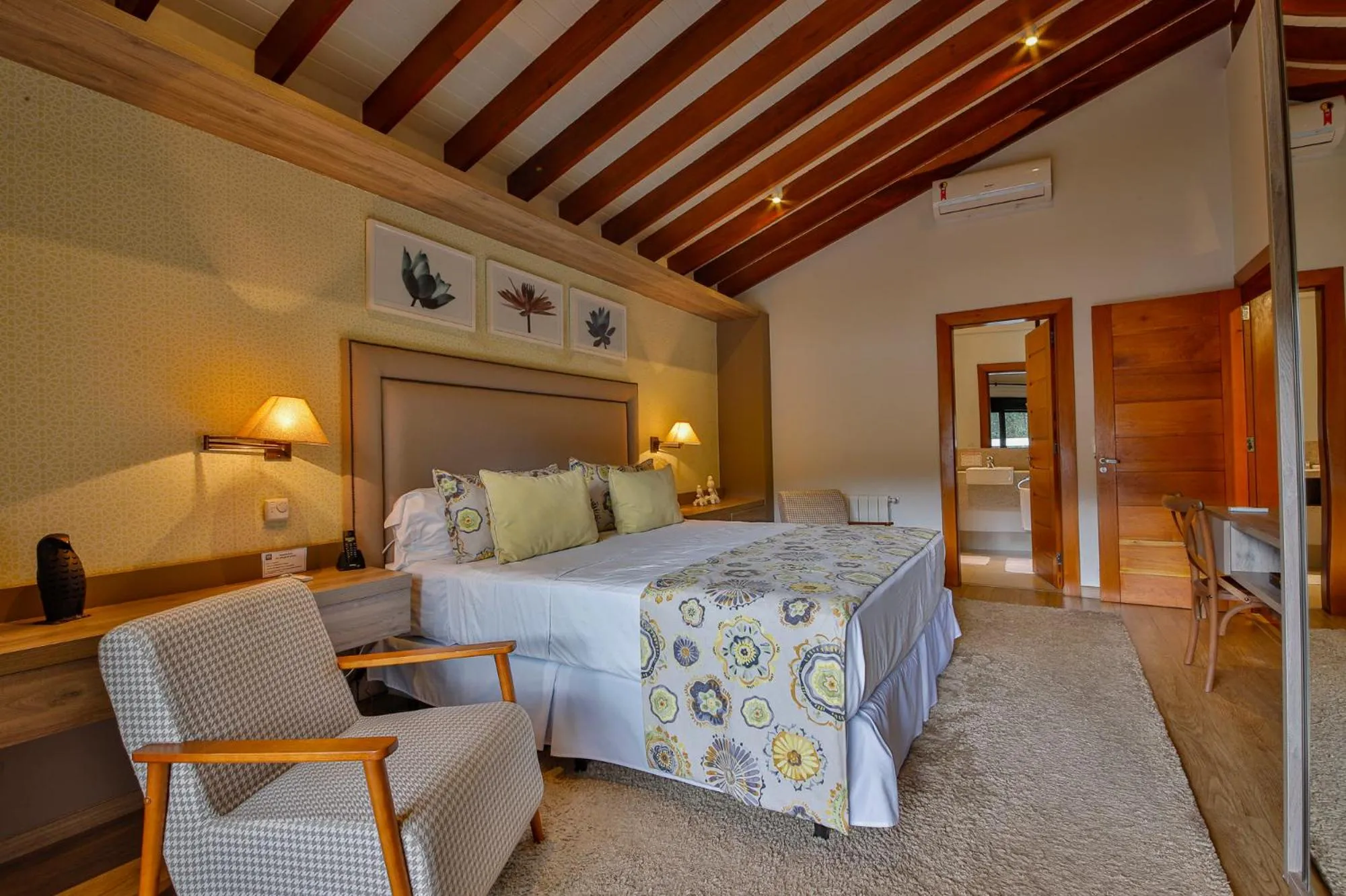 Bed in Hotel & Spa Saint Michel