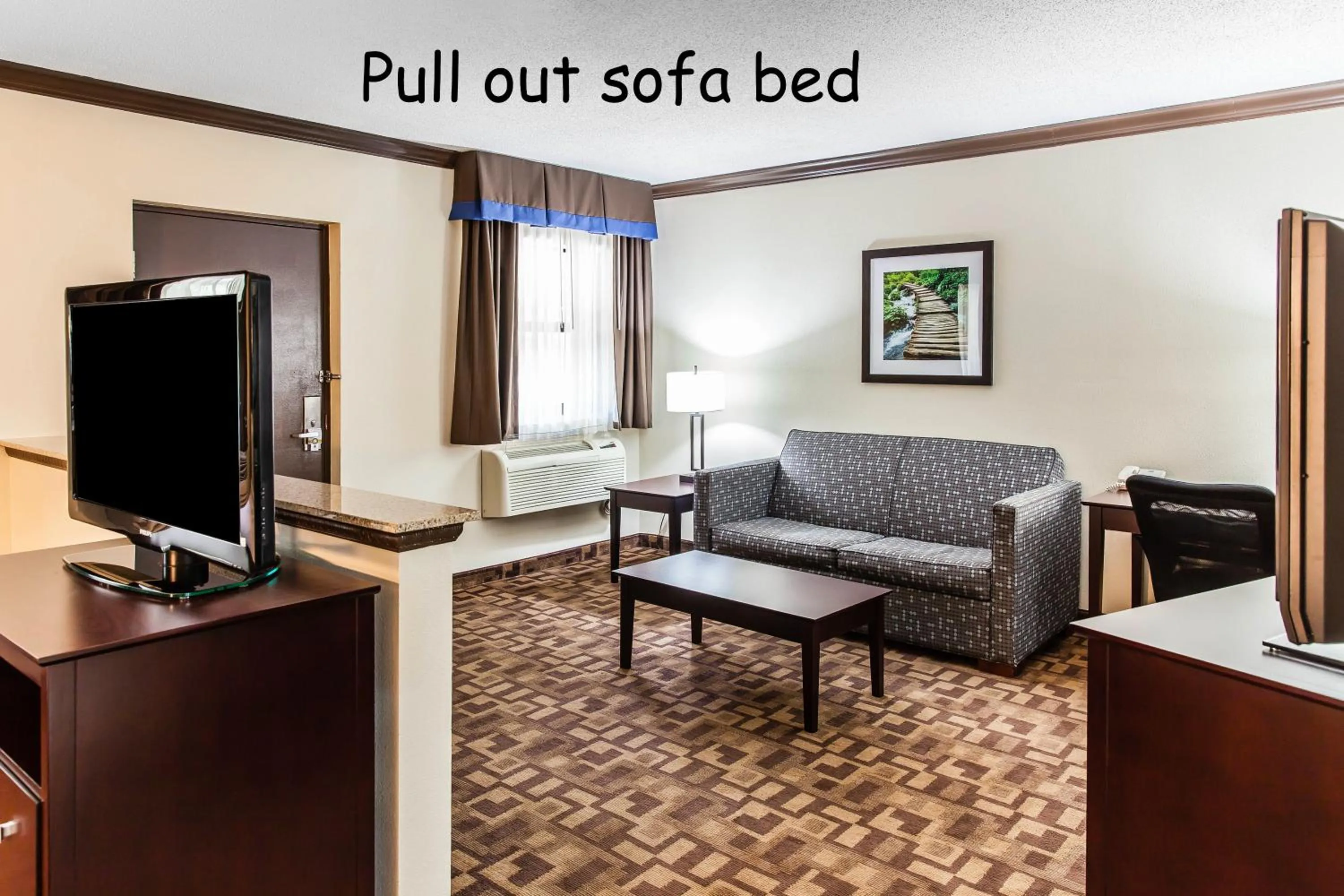 Living room, Bed in Quality Inn & Suites Quakertown-Allentown