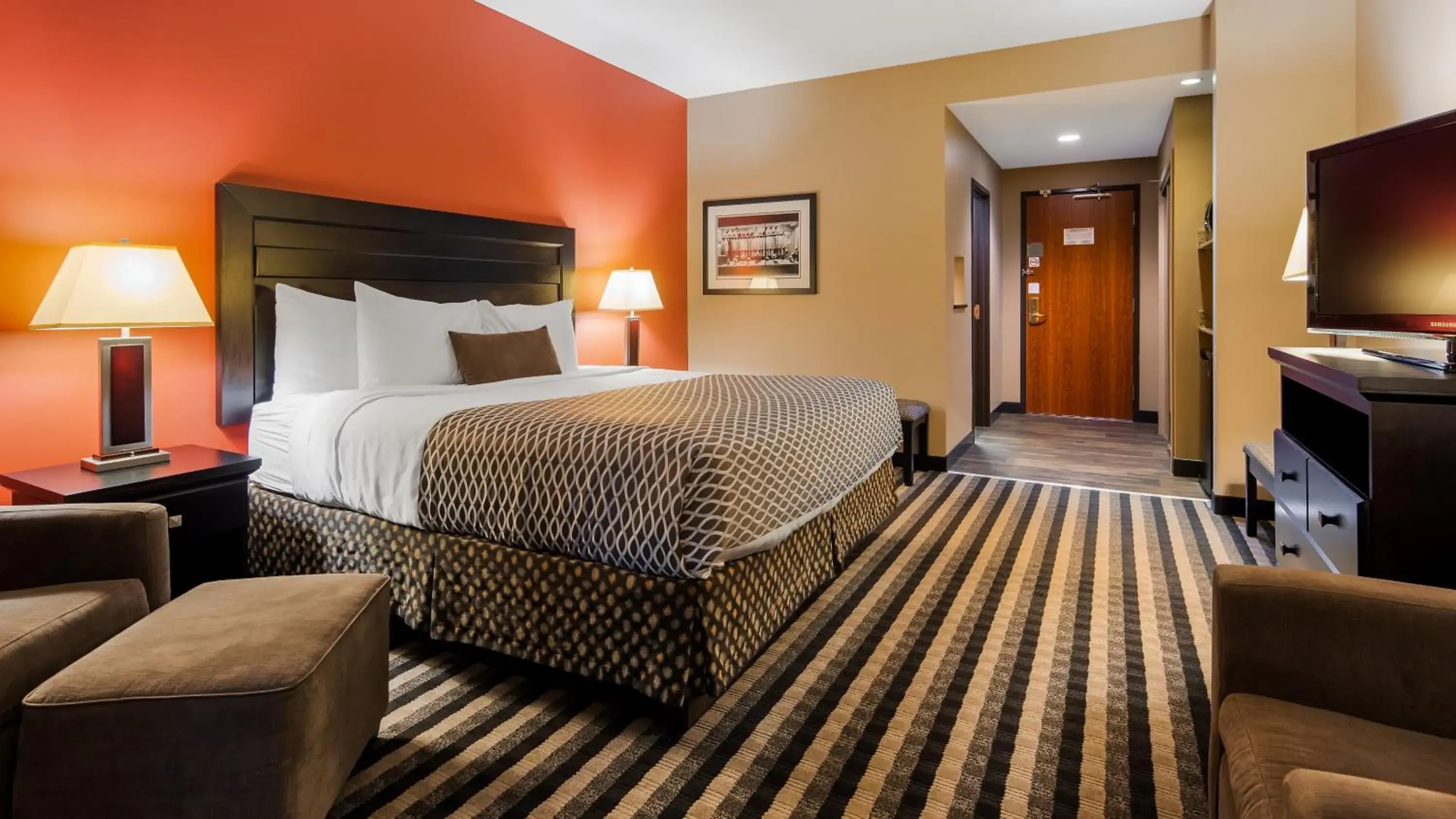 King Room with Walk-in Shower - Mobility Accessible/Non-Smoking in Best Western Blairmore King Room with Walk-in Shower - Mobility Accessible/Non-Smoking in Best Western Blairmore