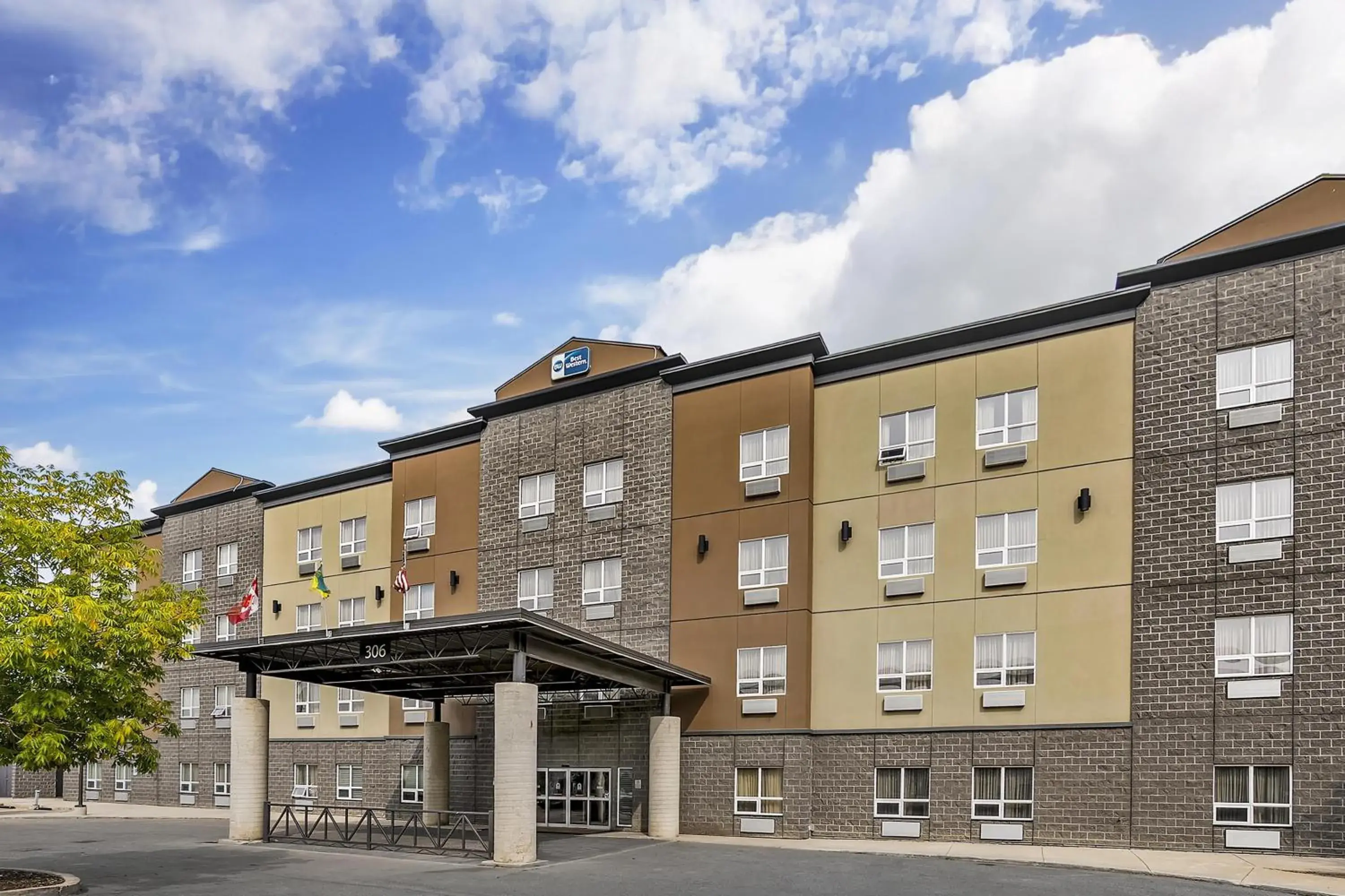 Property building in Best Western Blairmore Property building in Best Western Blairmore