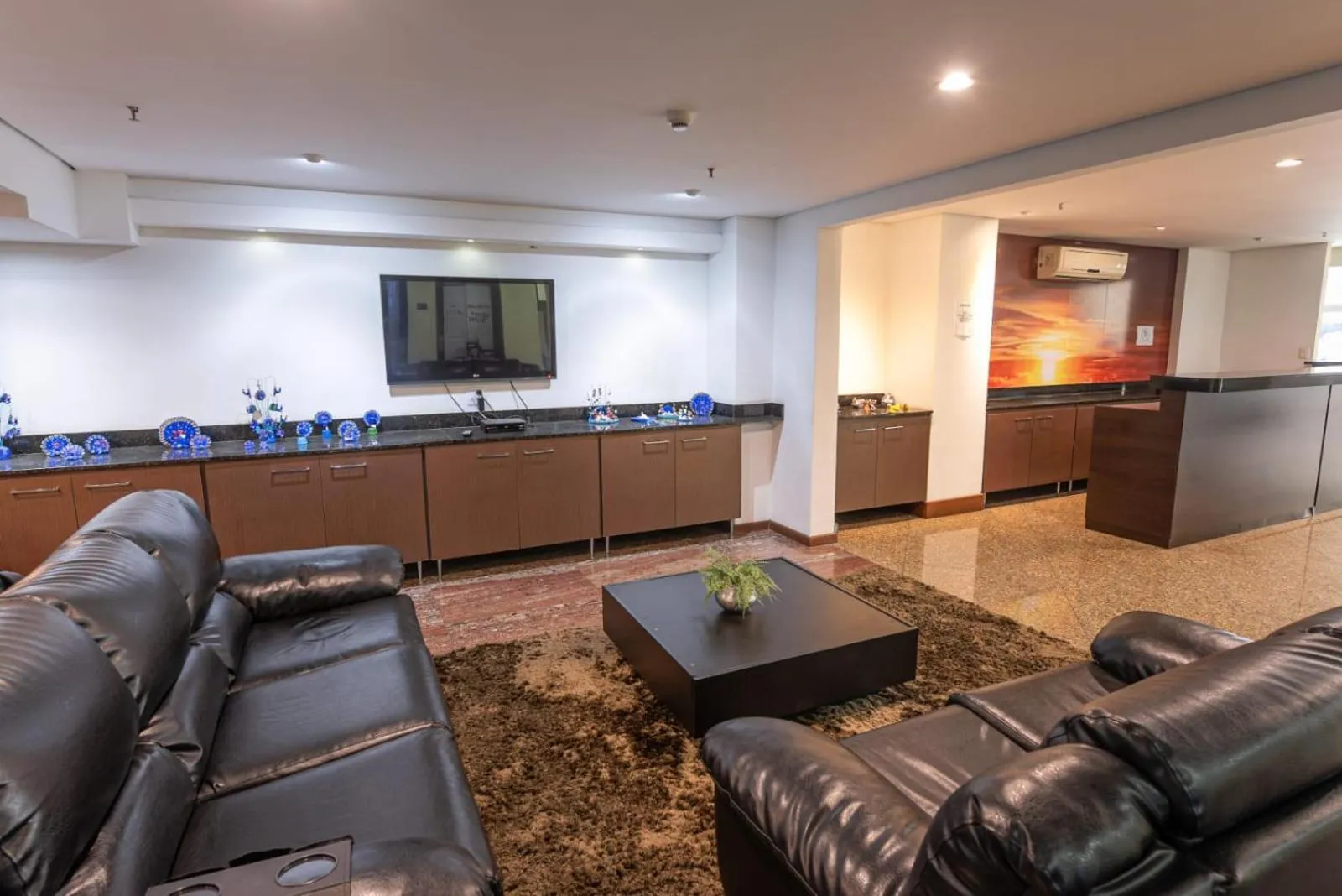 Communal lounge/ TV room in Olavo Bilac Hotel