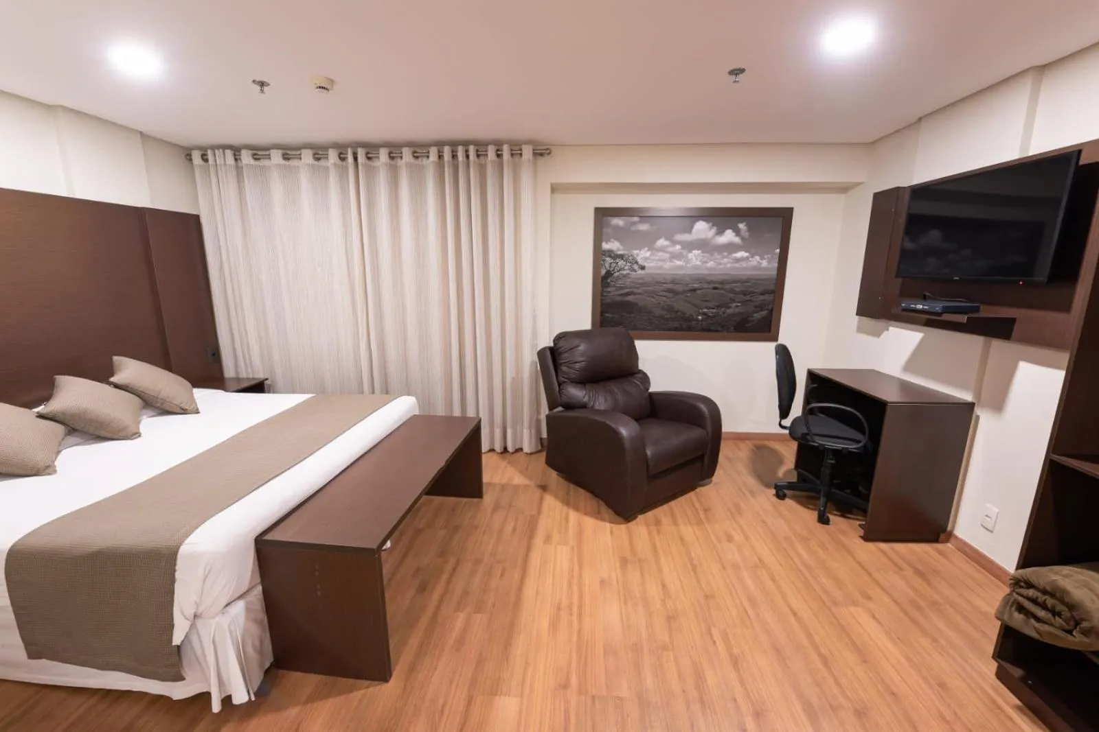 TV and multimedia, Bed in Olavo Bilac Hotel