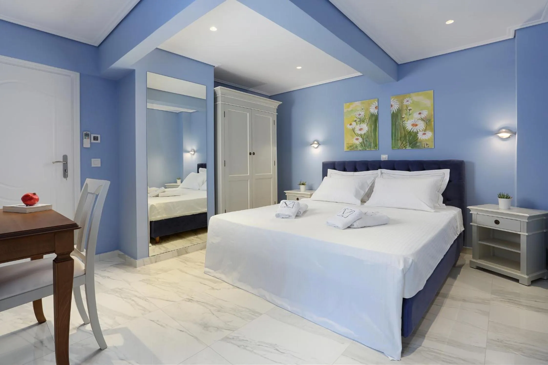 Bedroom, Bed in V1935 Luxurious Apartments