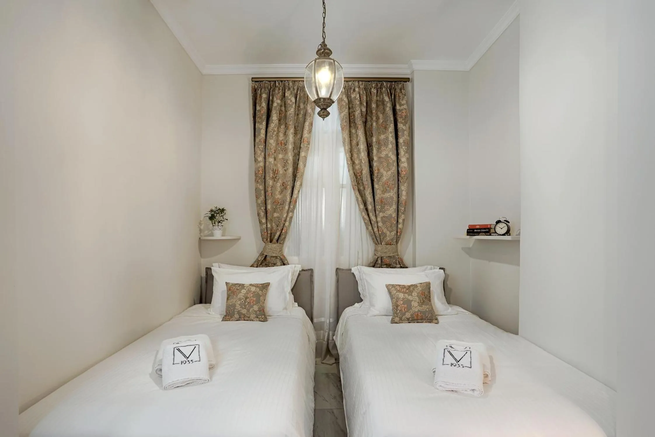 Bed in V1935 Luxurious Apartments