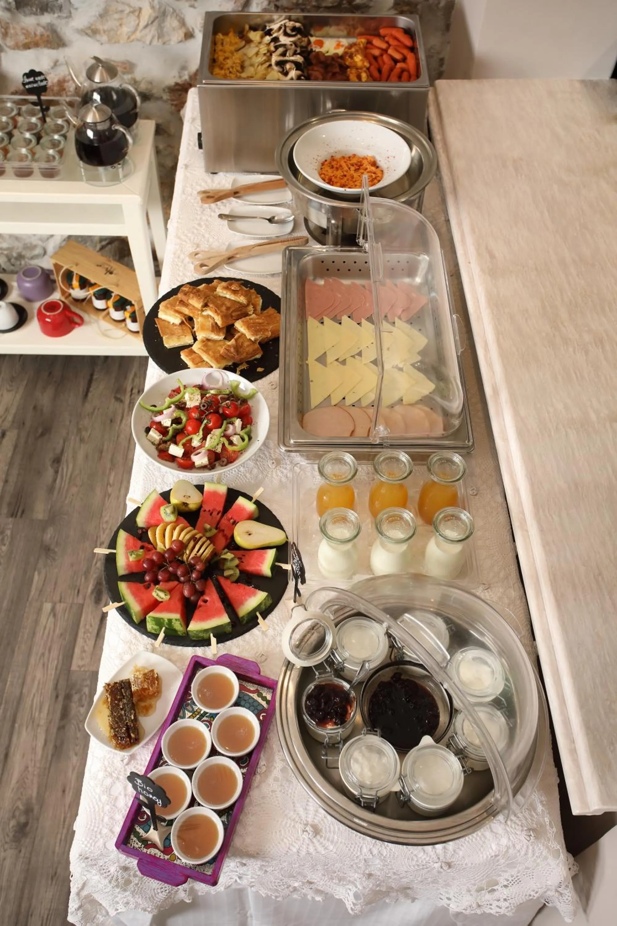 Breakfast in V1935 Luxurious Apartments