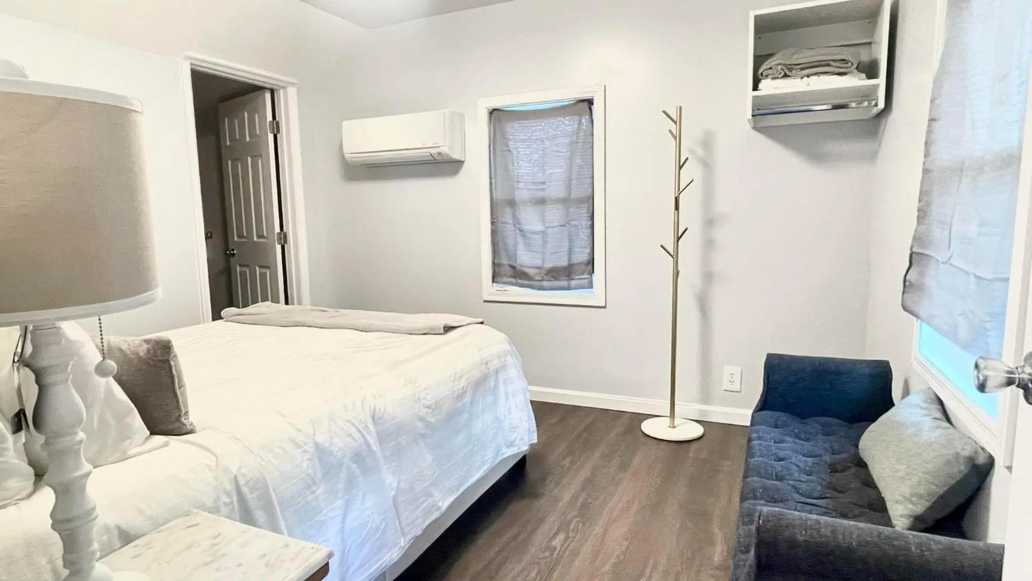 Bed in Americas Best Value Inn Chincoteague