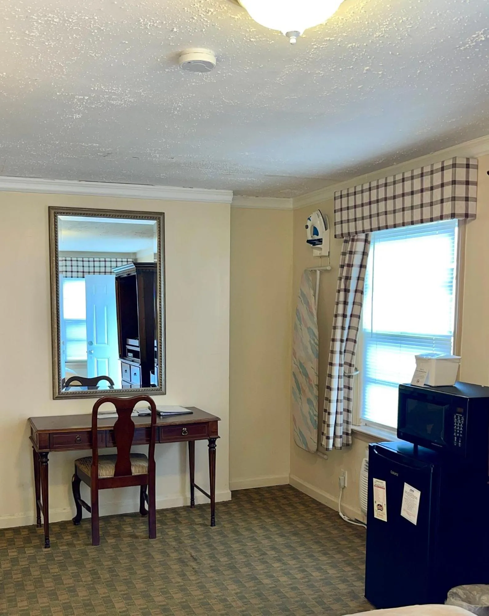 Bedroom in The Maddox Inn