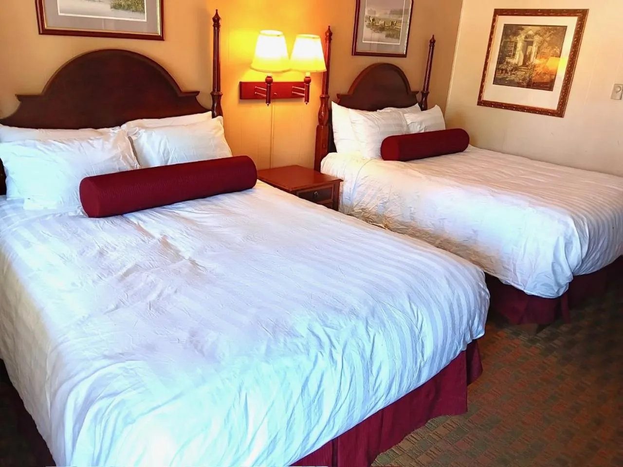 Bed in Americas Best Value Inn Chincoteague