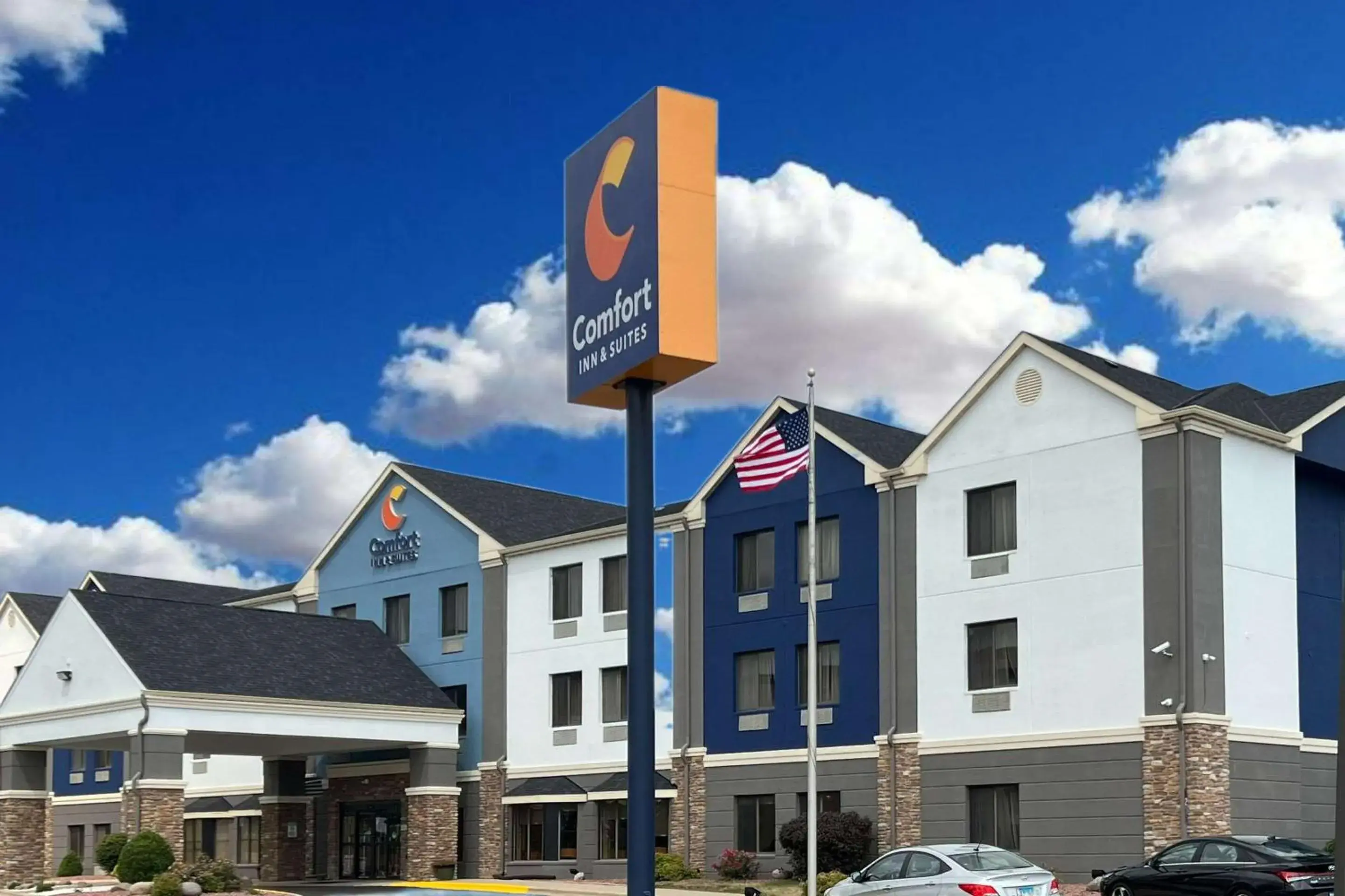 Property building in Comfort Inn & Suites Kenosha-Pleasant Prairie Property building in Comfort Inn & Suites Kenosha-Pleasant Prairie