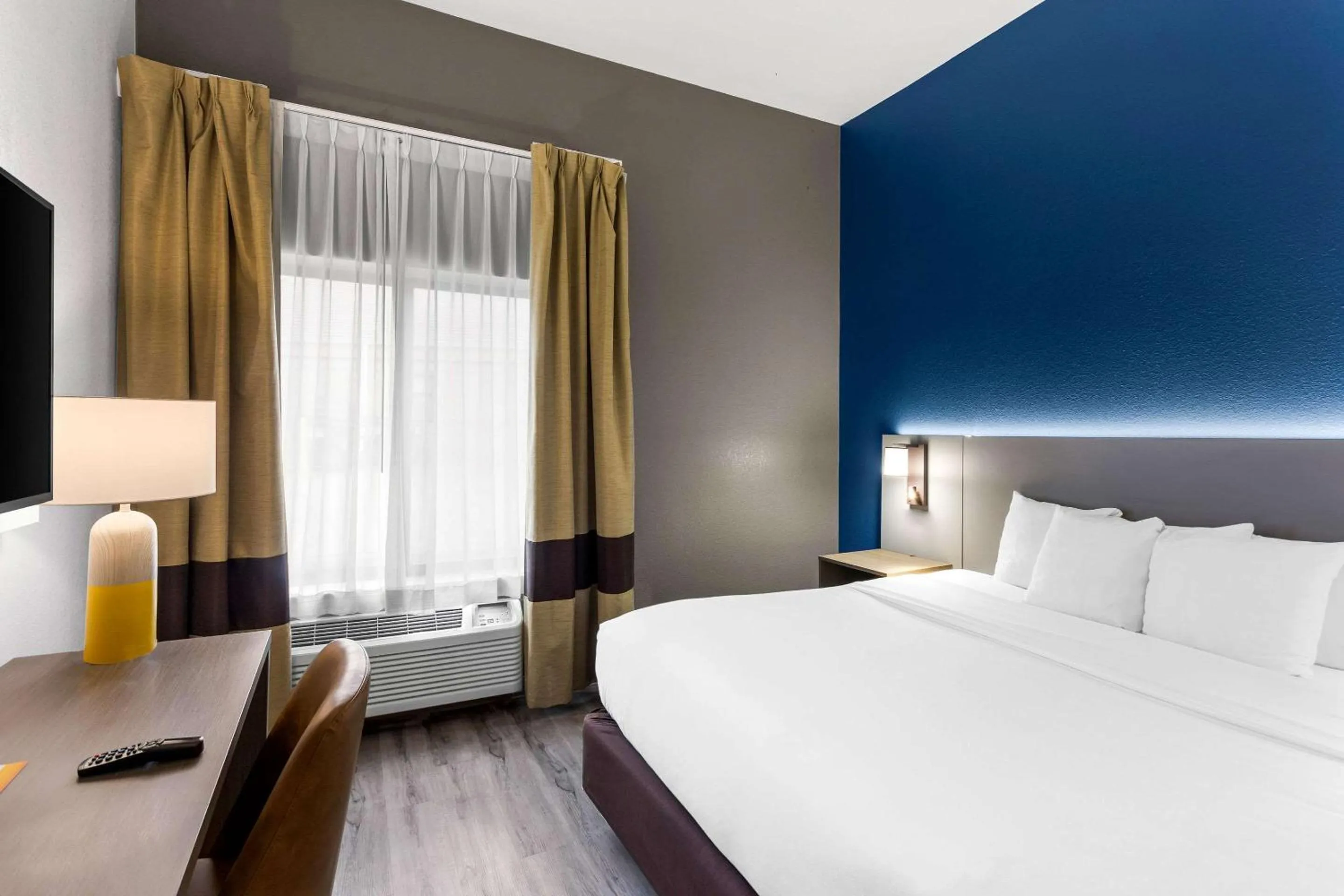 Bedroom, Bed in Comfort Inn & Suites Kenosha-Pleasant Prairie