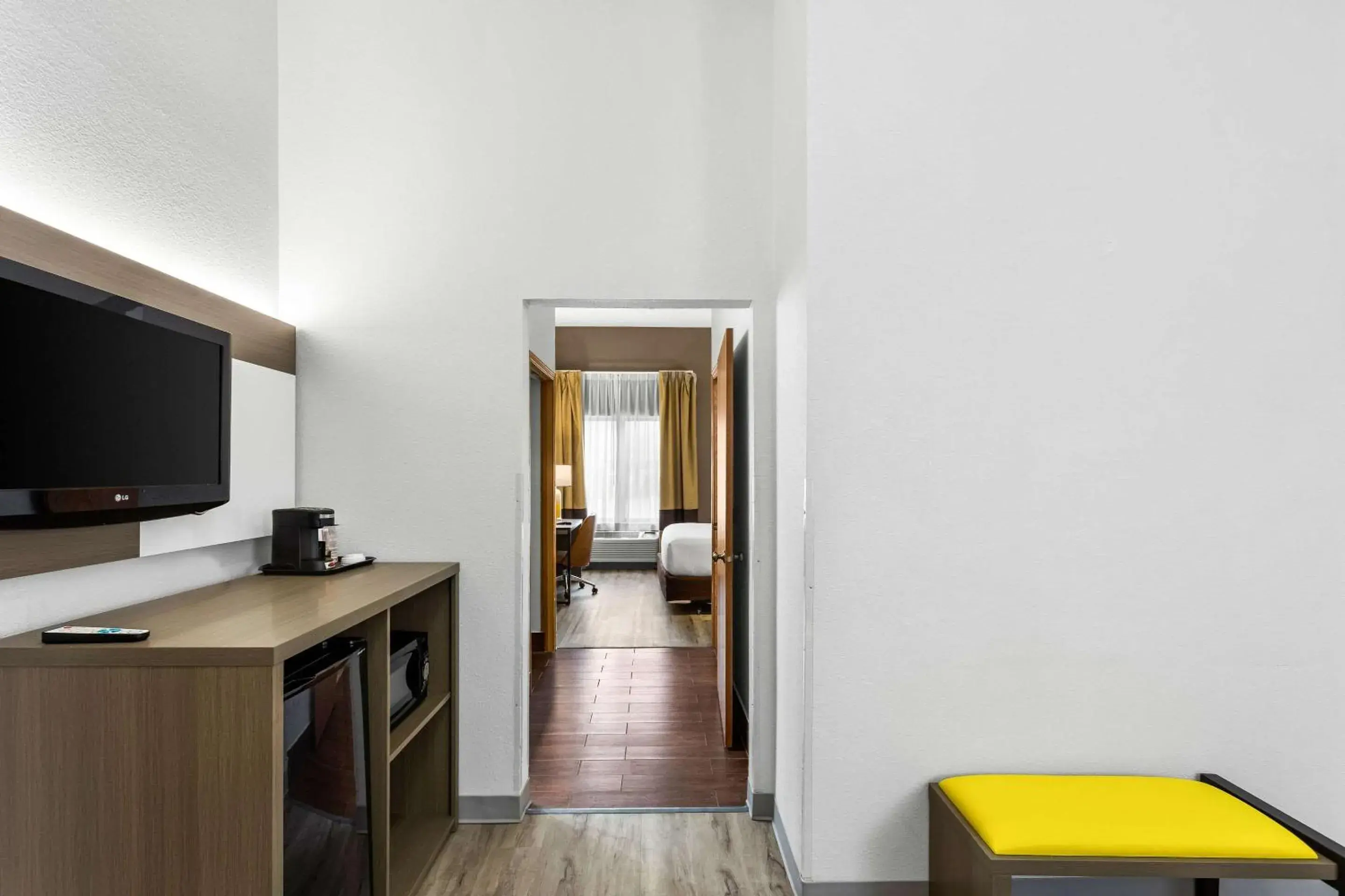 Bedroom in Comfort Inn & Suites Kenosha-Pleasant Prairie Bedroom in Comfort Inn & Suites Kenosha-Pleasant Prairie