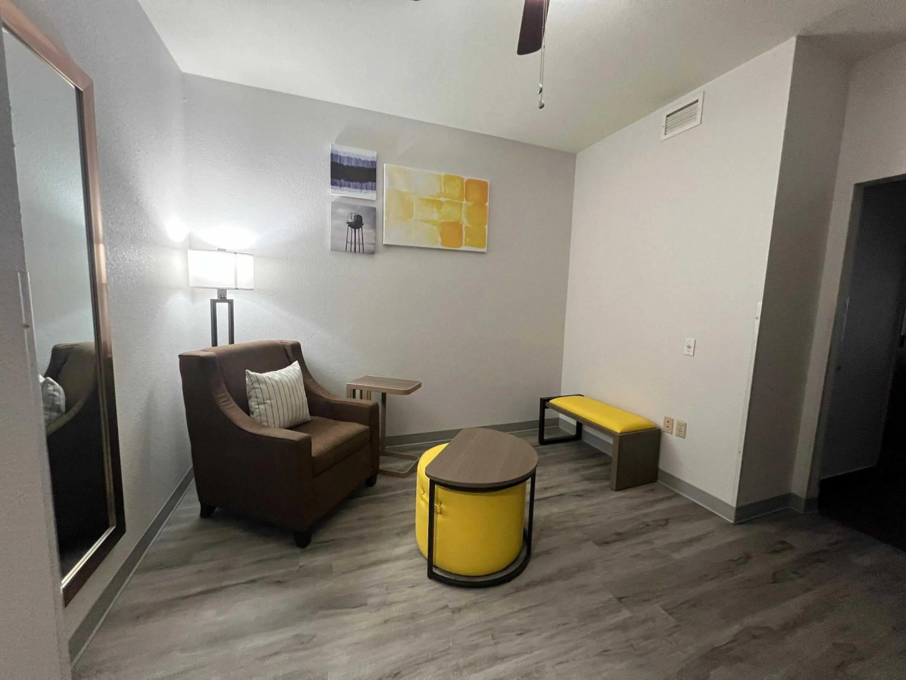 Living room in Comfort Inn & Suites Kenosha-Pleasant Prairie