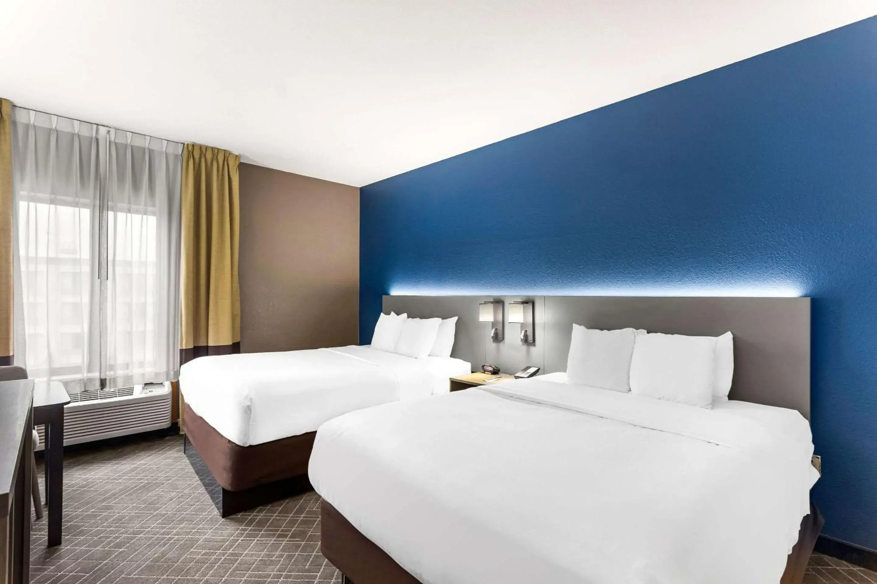 Bedroom, Bed in Comfort Inn & Suites Kenosha-Pleasant Prairie Bedroom, Bed in Comfort Inn & Suites Kenosha-Pleasant Prairie