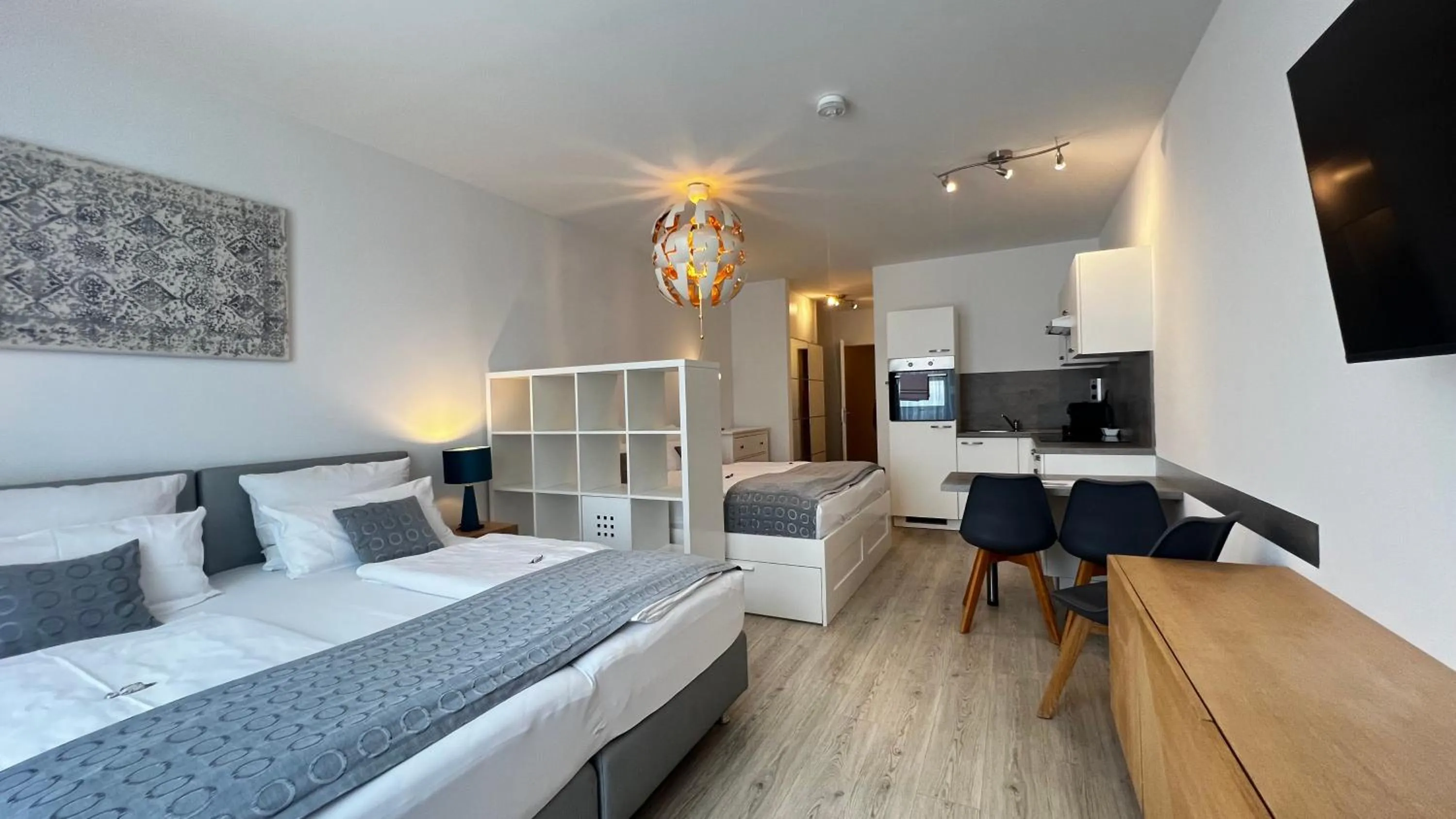 Bedroom, Bed in Blue Riverside Apartments