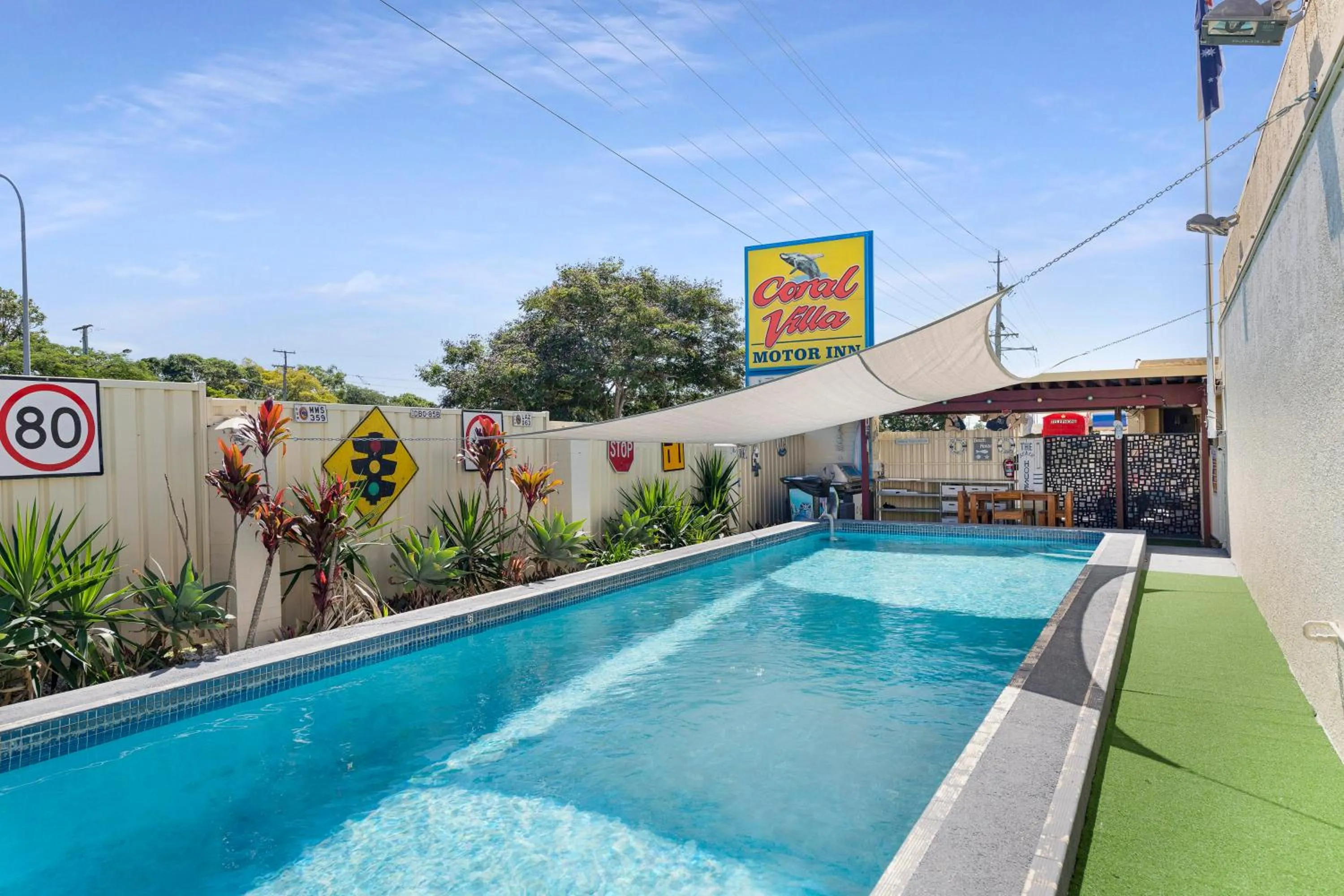 Swimming pool in Bundaberg Coral Villa Motor Inn