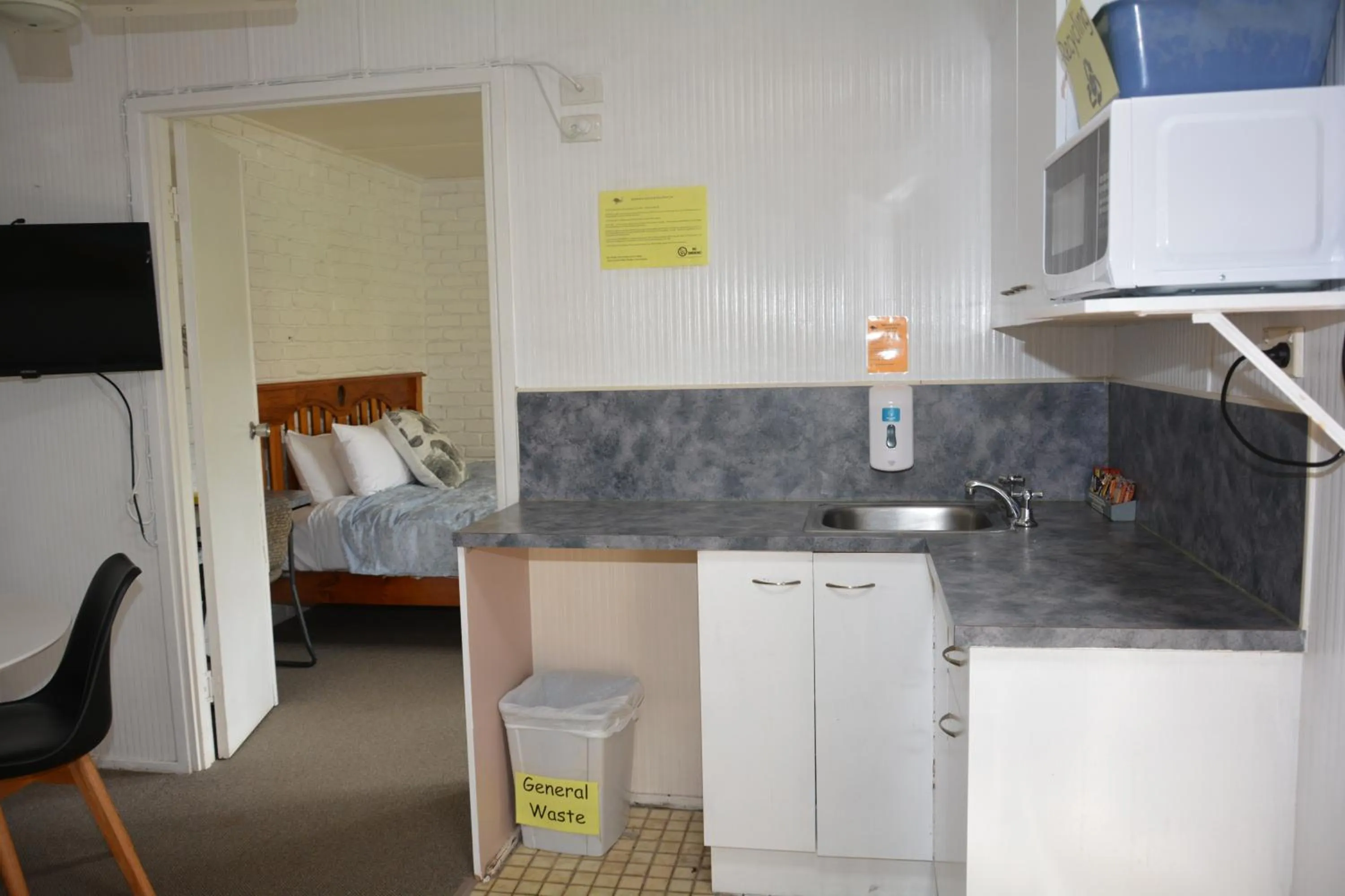 Kitchen or kitchenette in Bundaberg Coral Villa Motor Inn