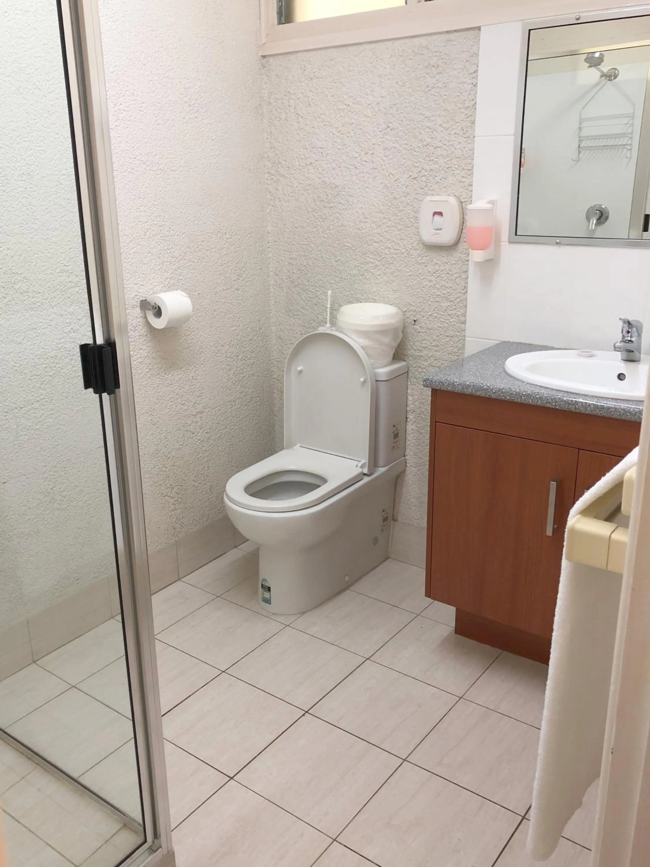 Bathroom in Bundaberg Coral Villa Motor Inn