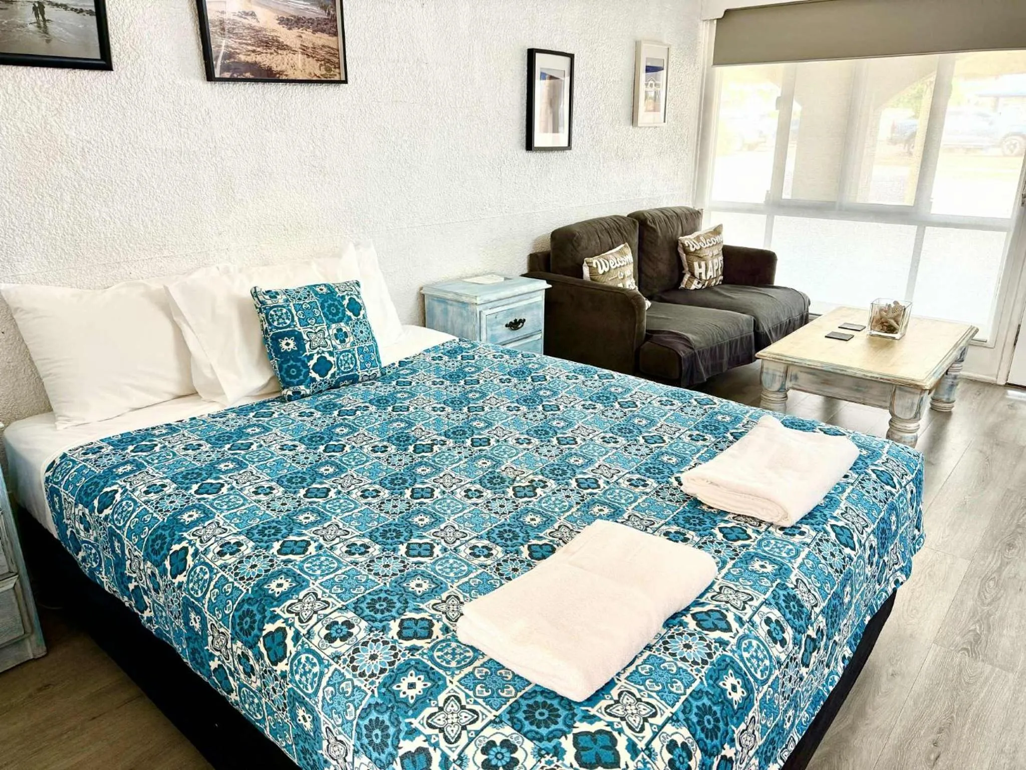 View (from property/room), Bed in Bundaberg Coral Villa Motor Inn