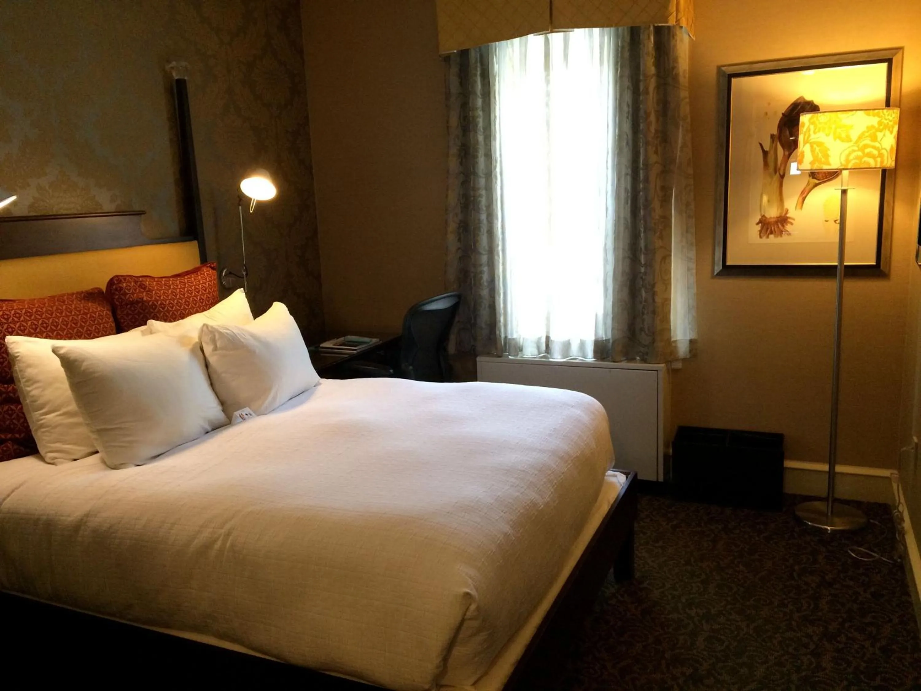 Bedroom, Bed in Chestnut Hill Hotel