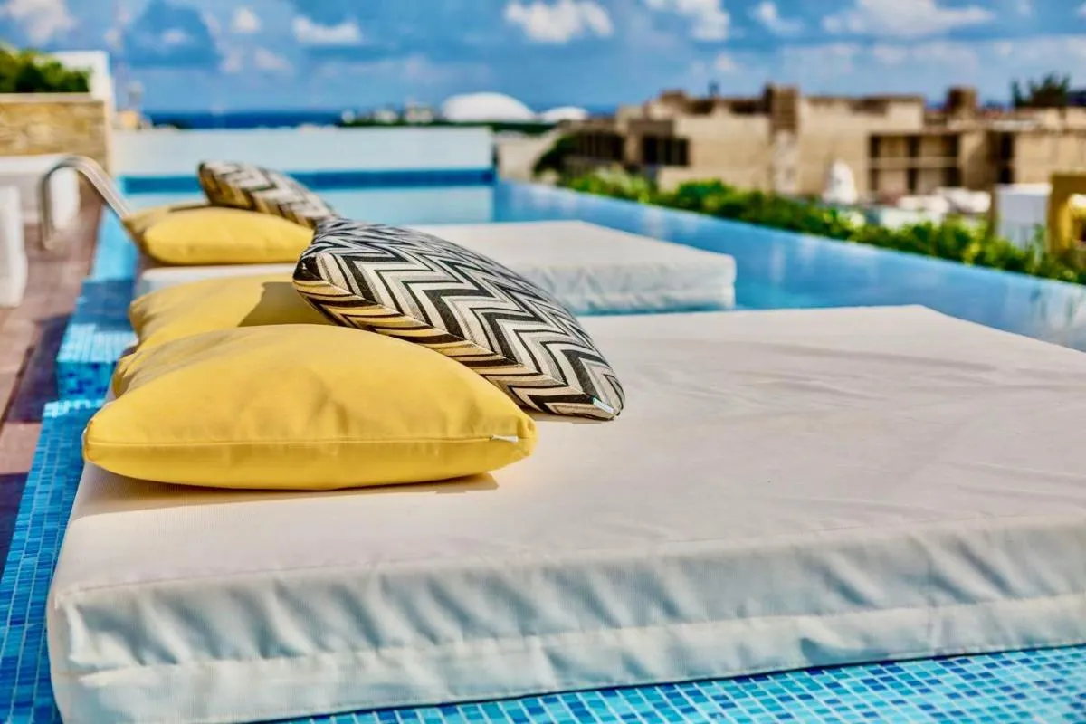 Swimming pool in Menesse the City by Casago