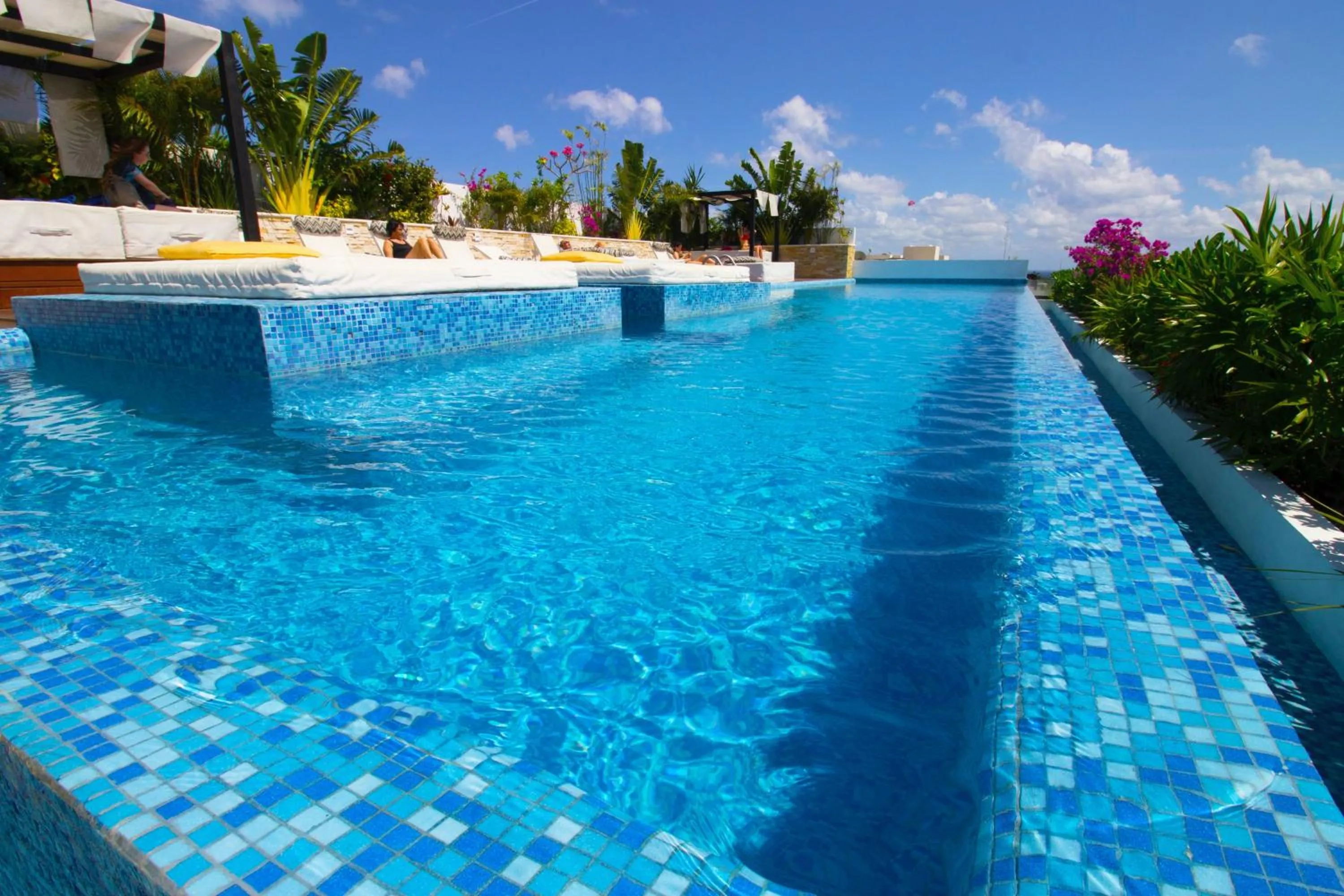 Day in Menesse the City by Casago