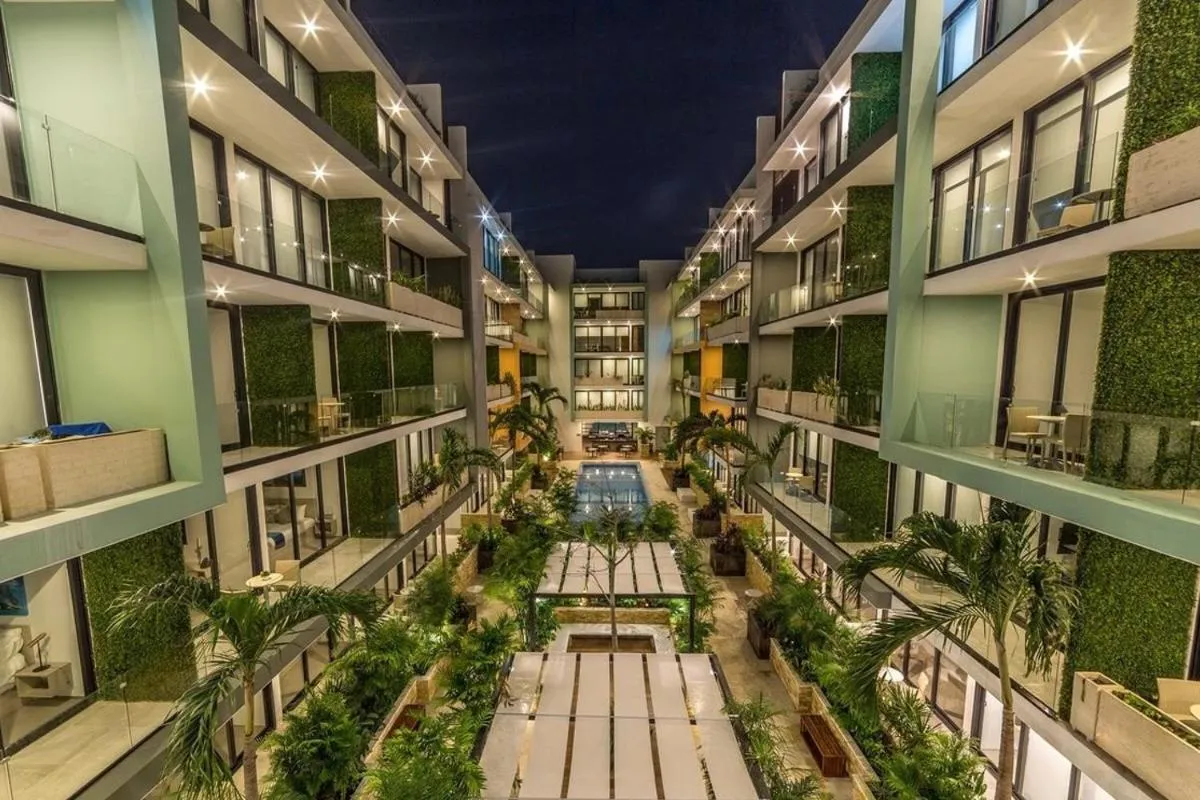 Property building in Menesse the City by Casago