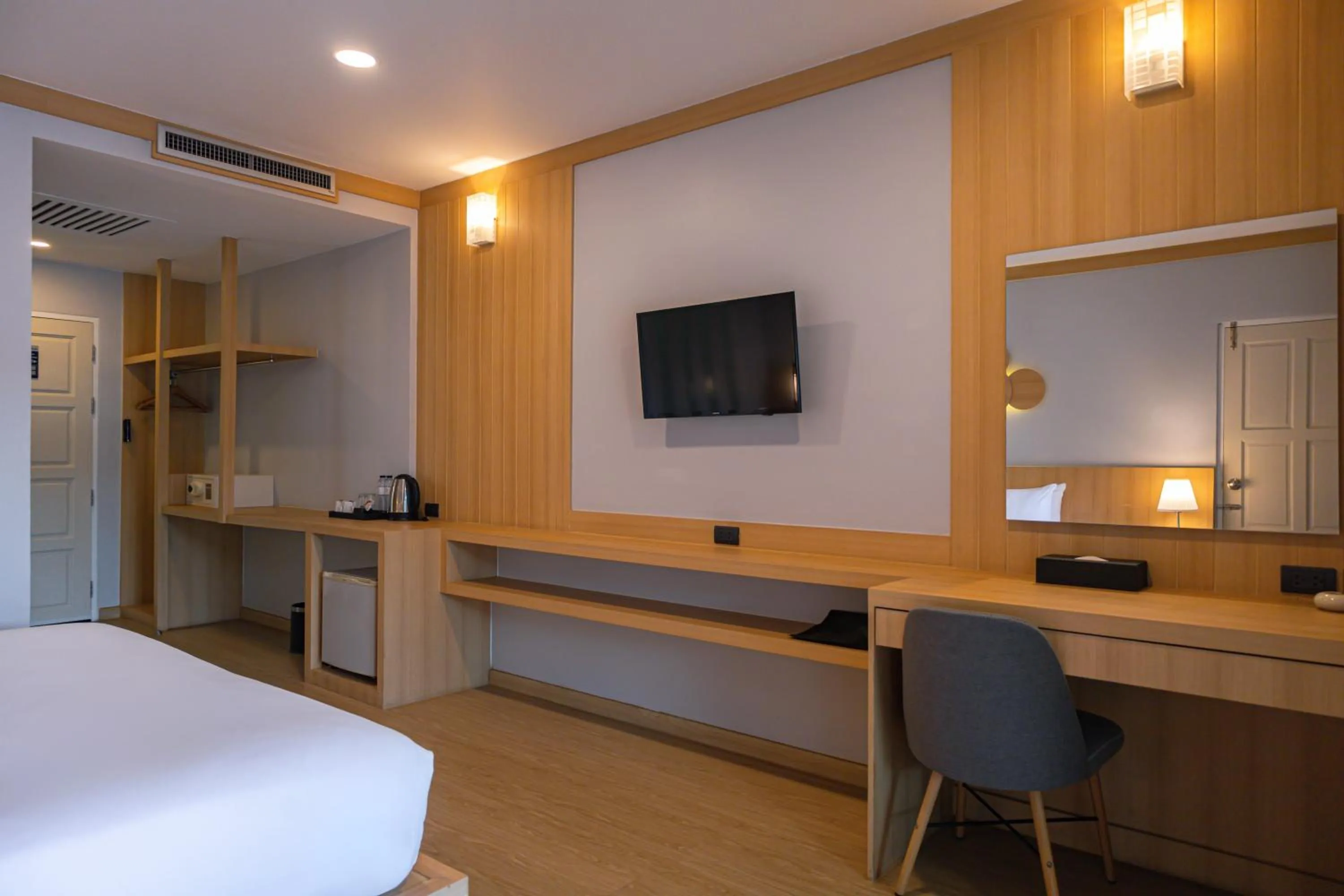 Bedroom, Bed in Amata Patong