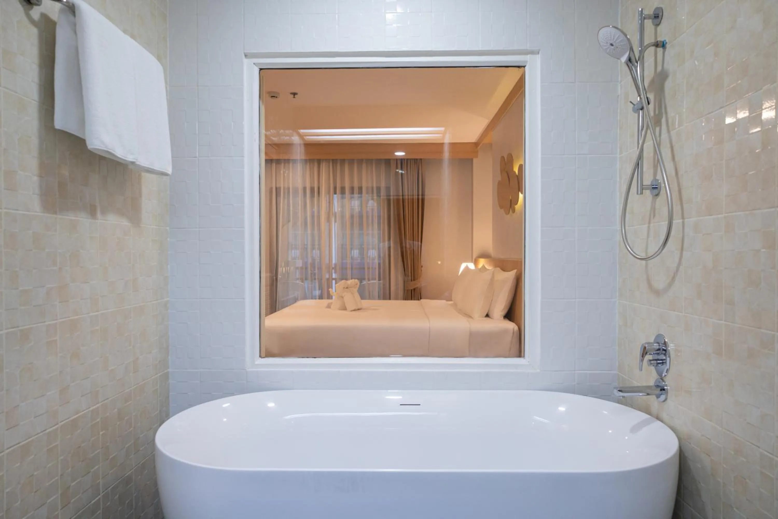 Bath, Bed in Amata Patong