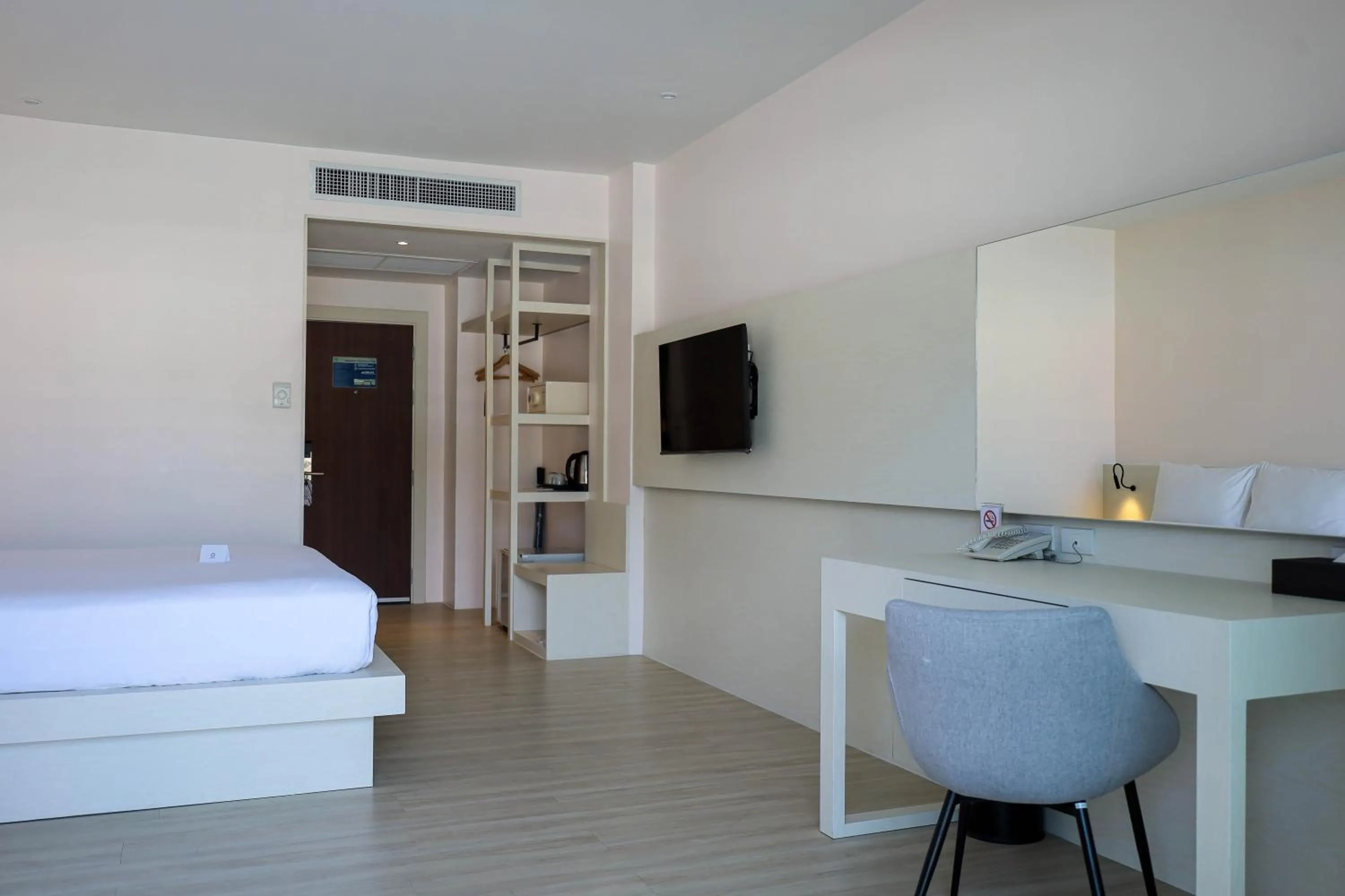 Bedroom, Bed in Amata Patong