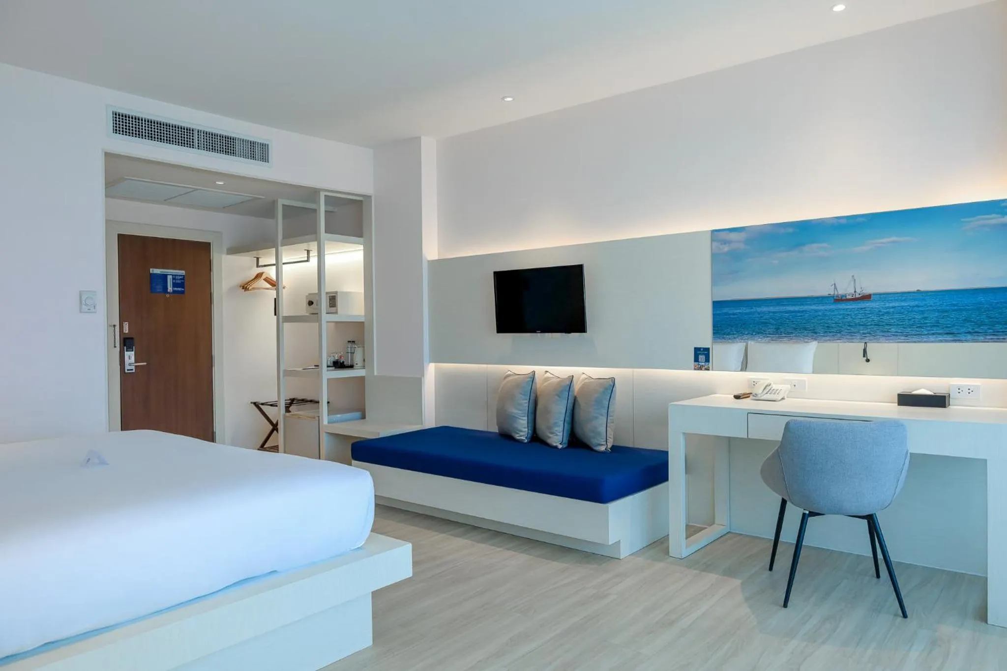 Bedroom, Bed in Amata Patong