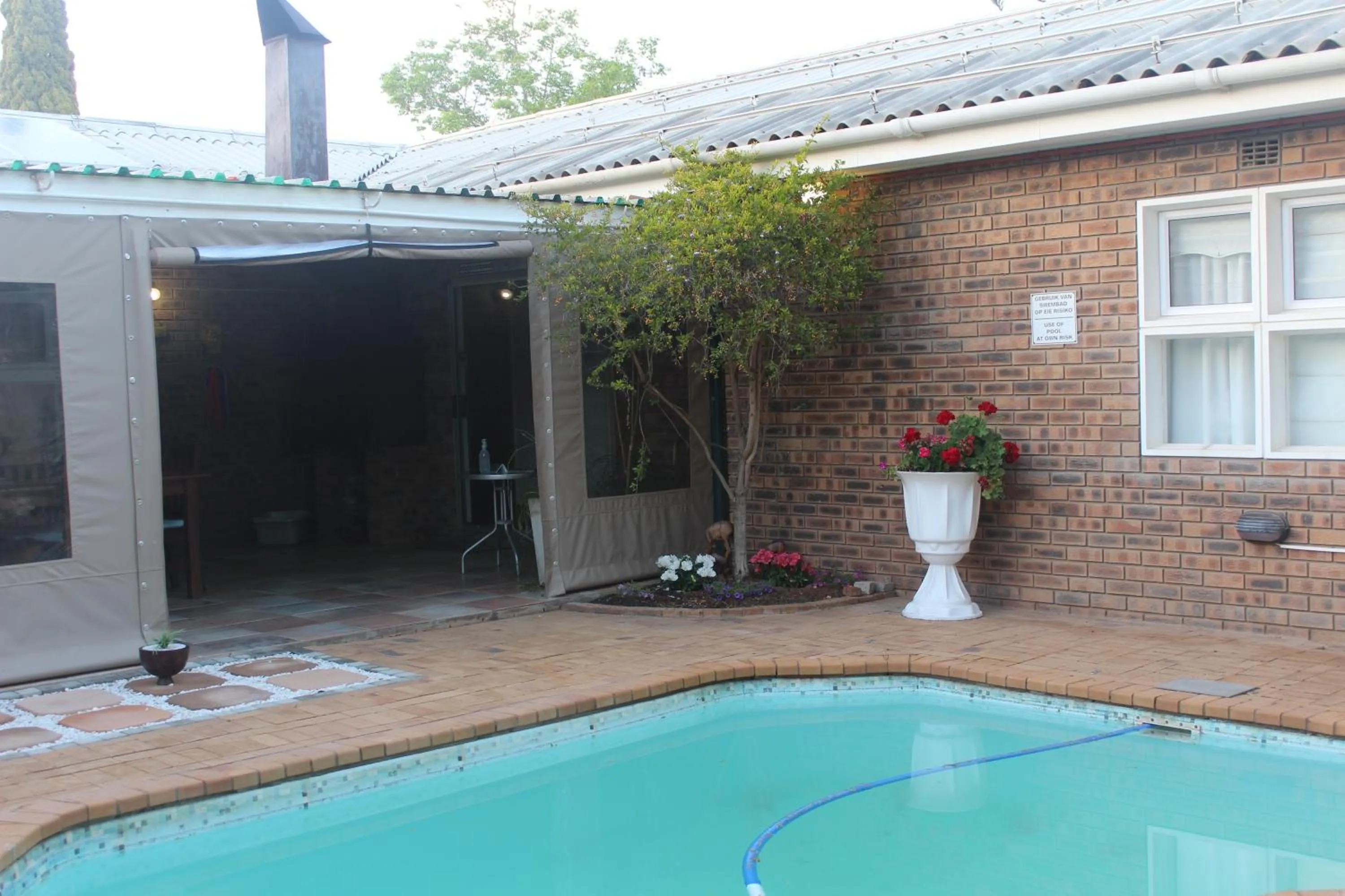 Swimming pool in The Golden Grape B&B