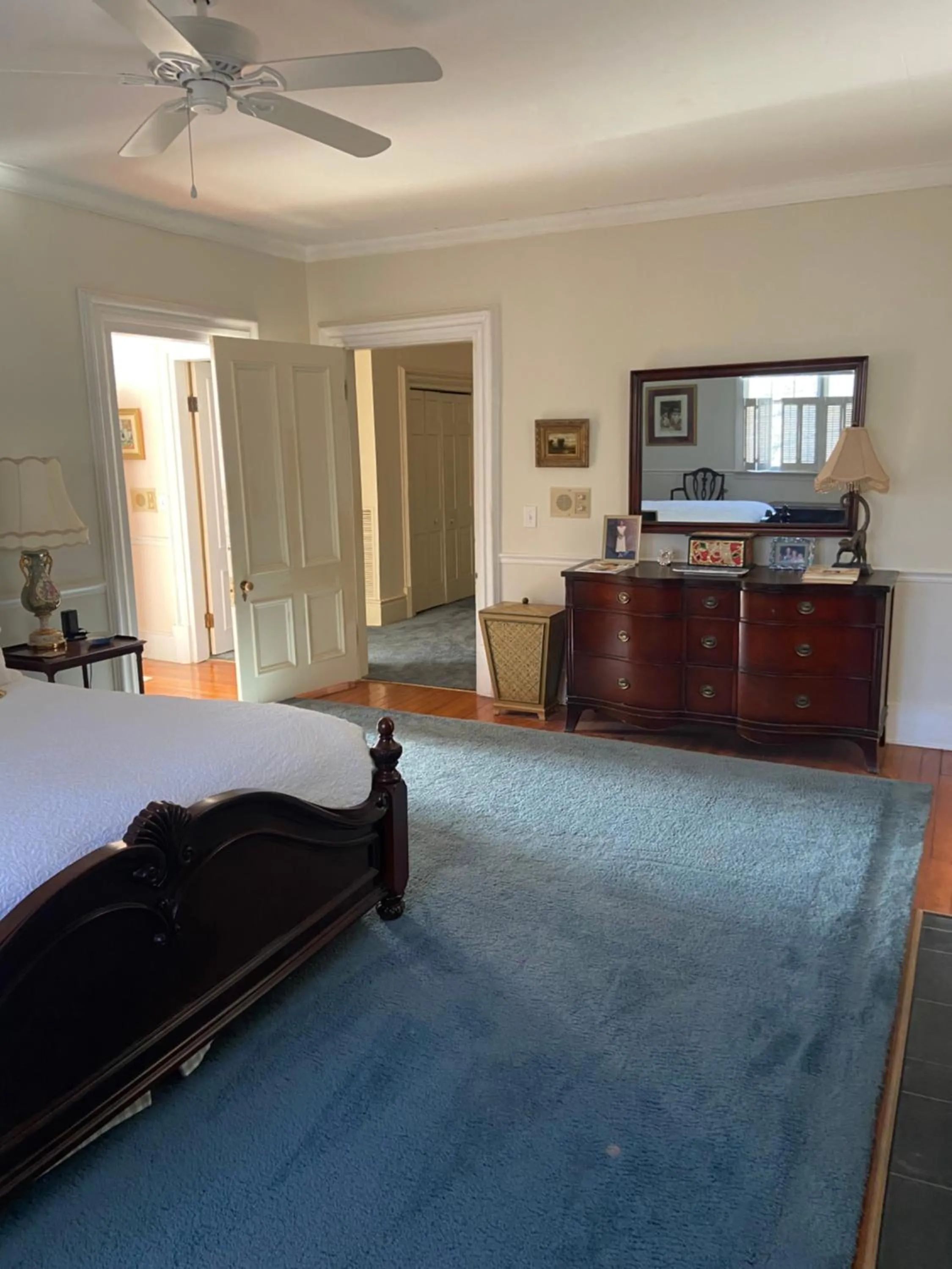 Bedroom in Springwood Inn