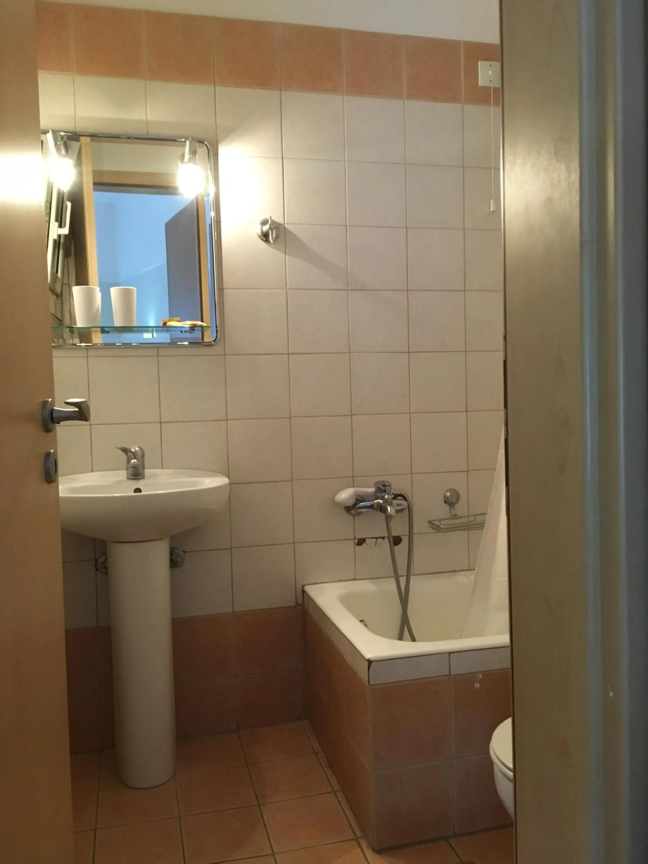 Hotel Orestion - Bike and motorcycle friendly hotel