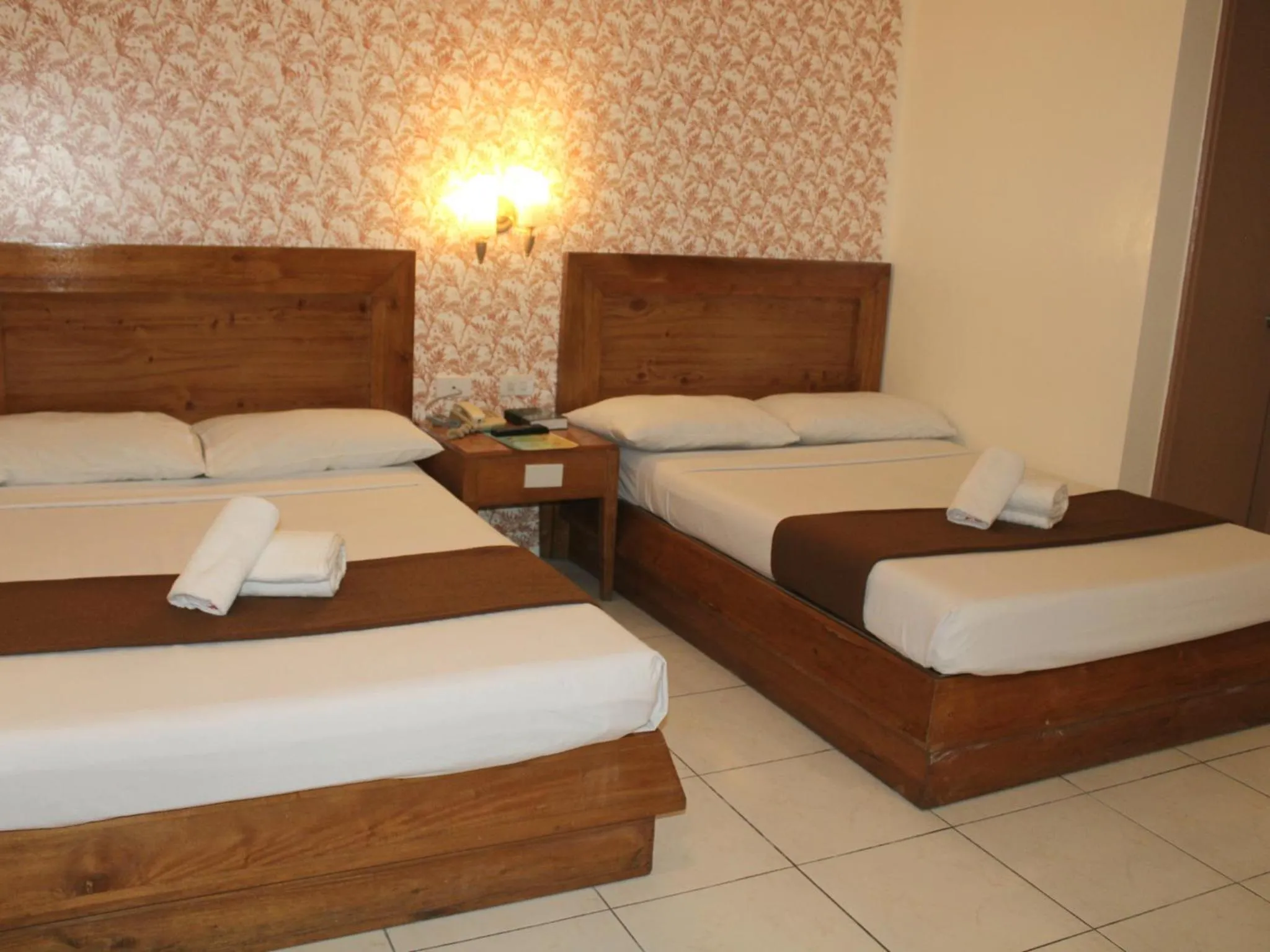 Bed in Rosas Garden Hotel