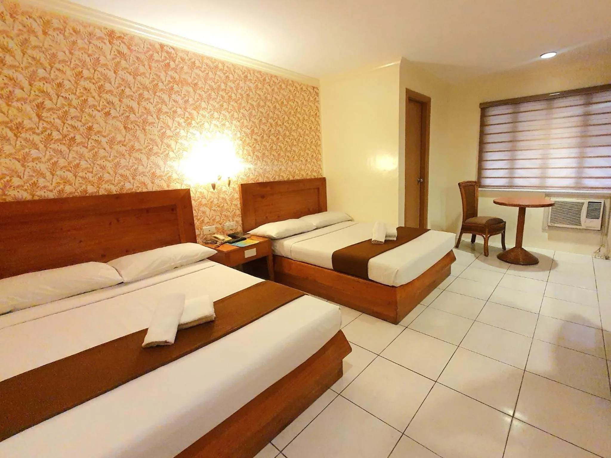 Bed in Rosas Garden Hotel