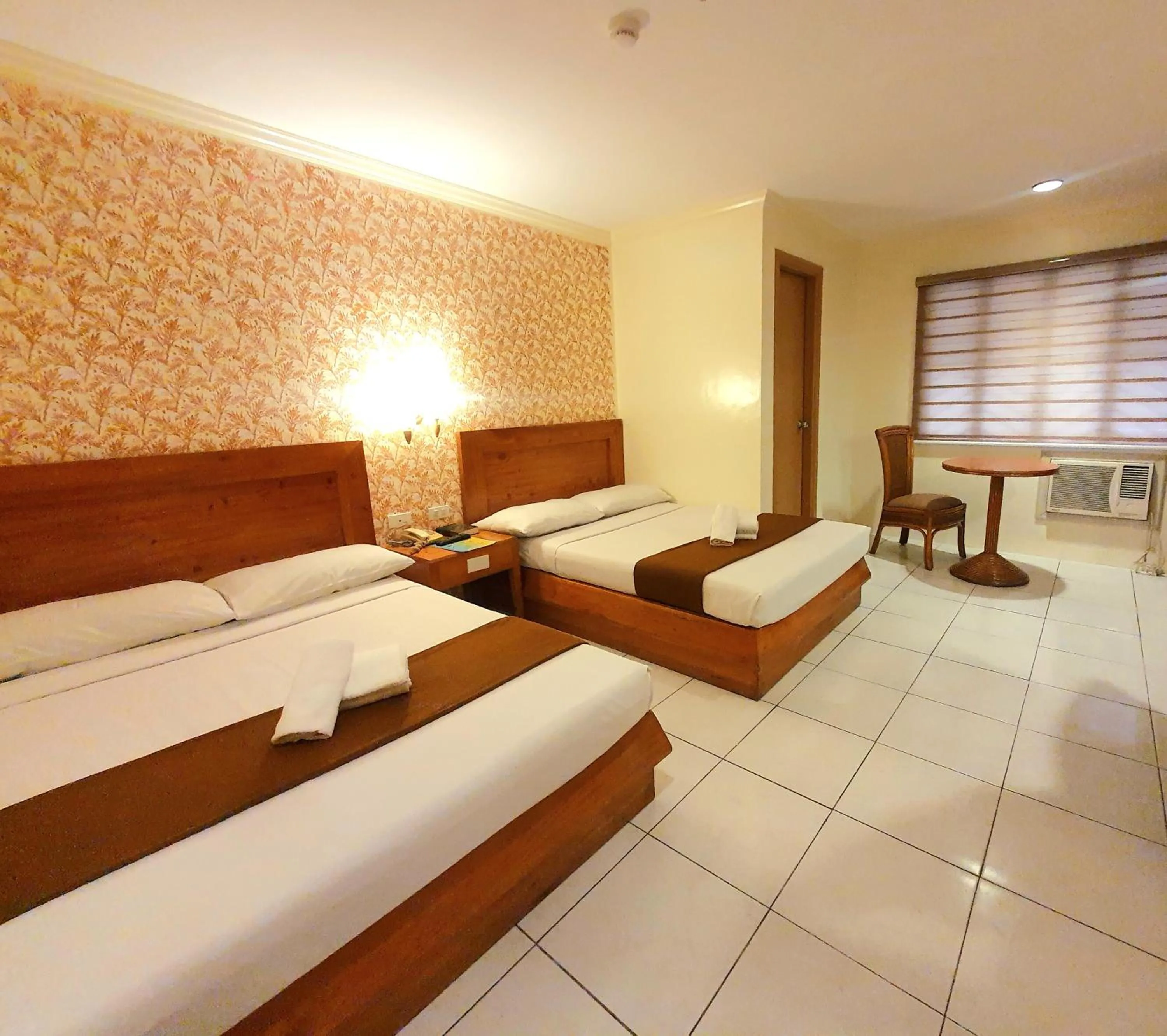 Bed in Rosas Garden Hotel