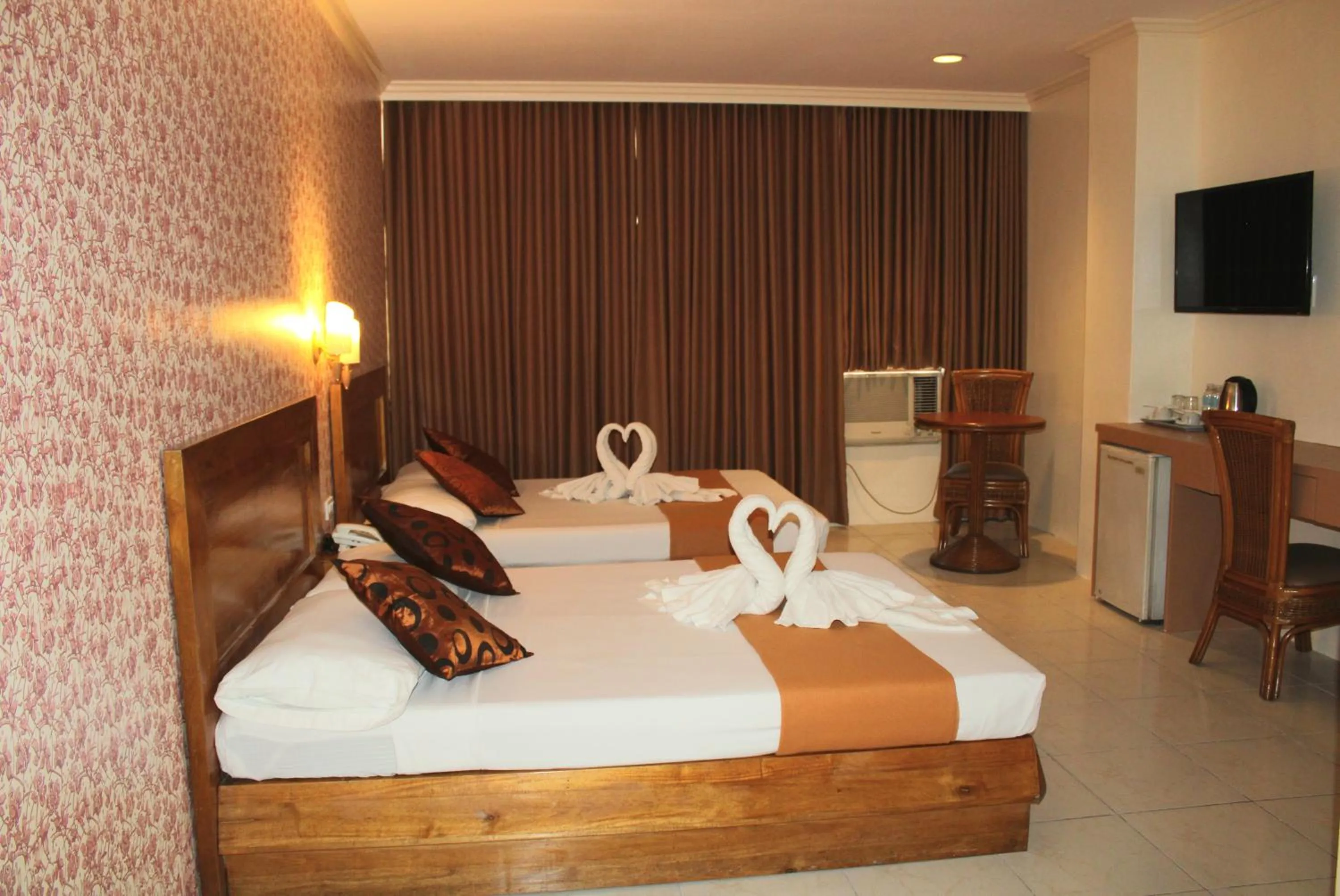 Bed in Rosas Garden Hotel