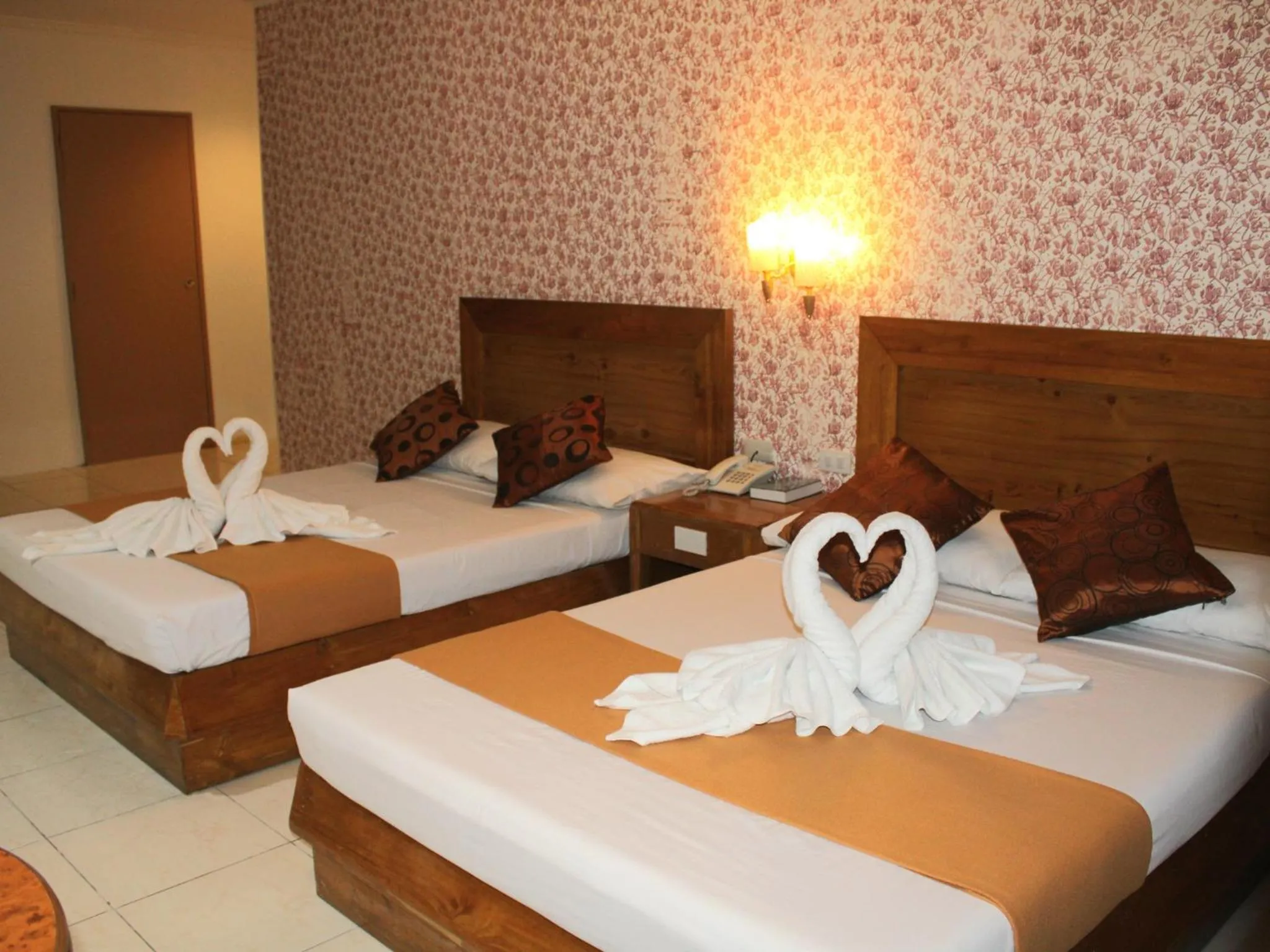 Bed in Rosas Garden Hotel