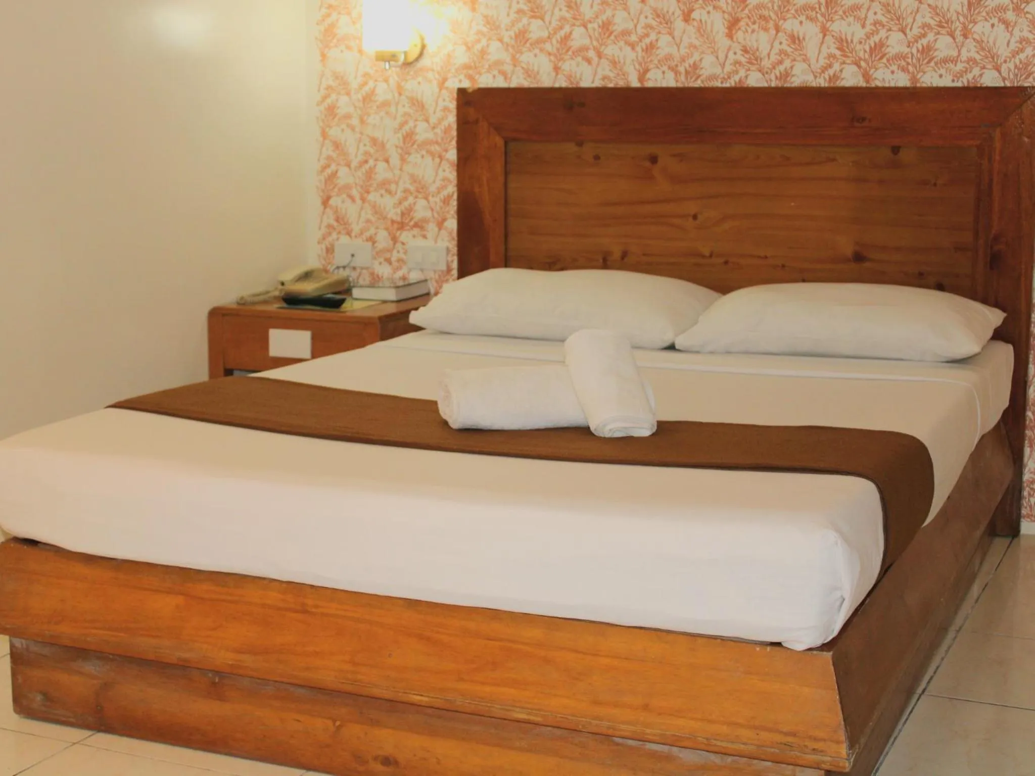 Bed in Rosas Garden Hotel