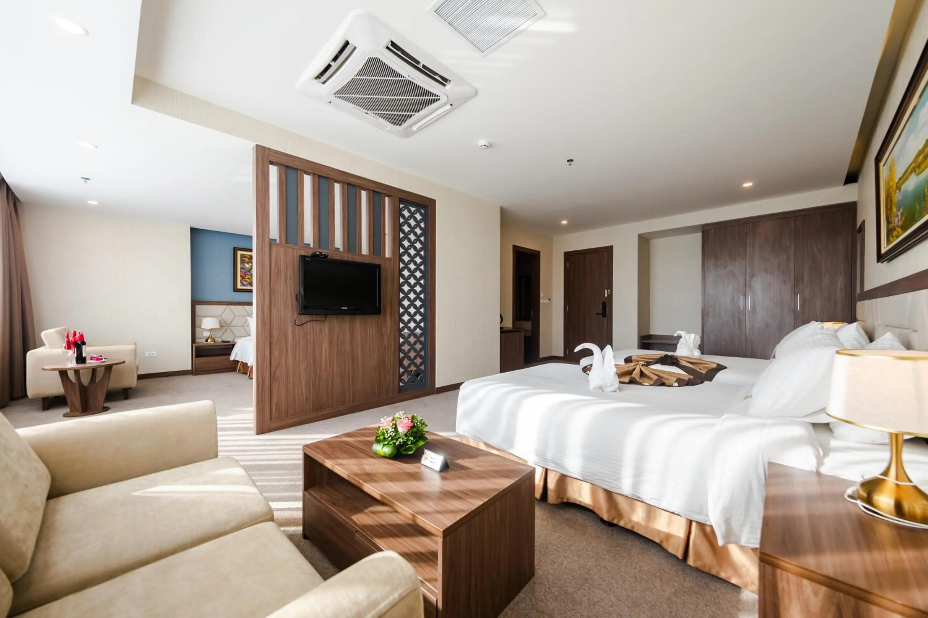 Photo of the whole room, Bed in Muong Thanh Grand Ha Long Hotel