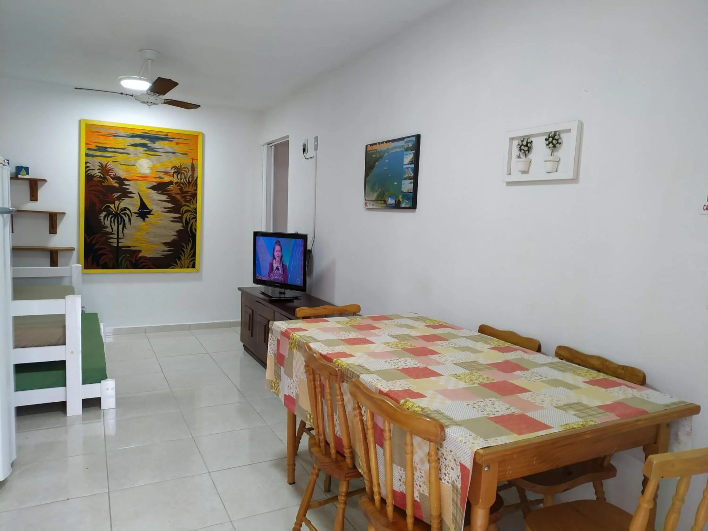Communal lounge/ TV room in Residencial Praia Bombas