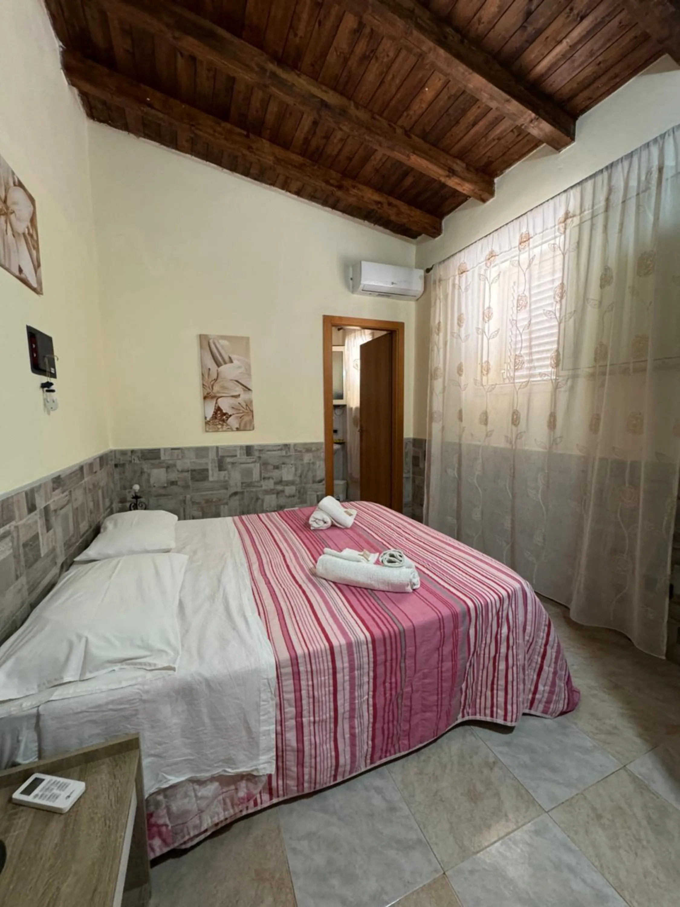 Photo of the whole room, Bed in Residence La Conchiglia