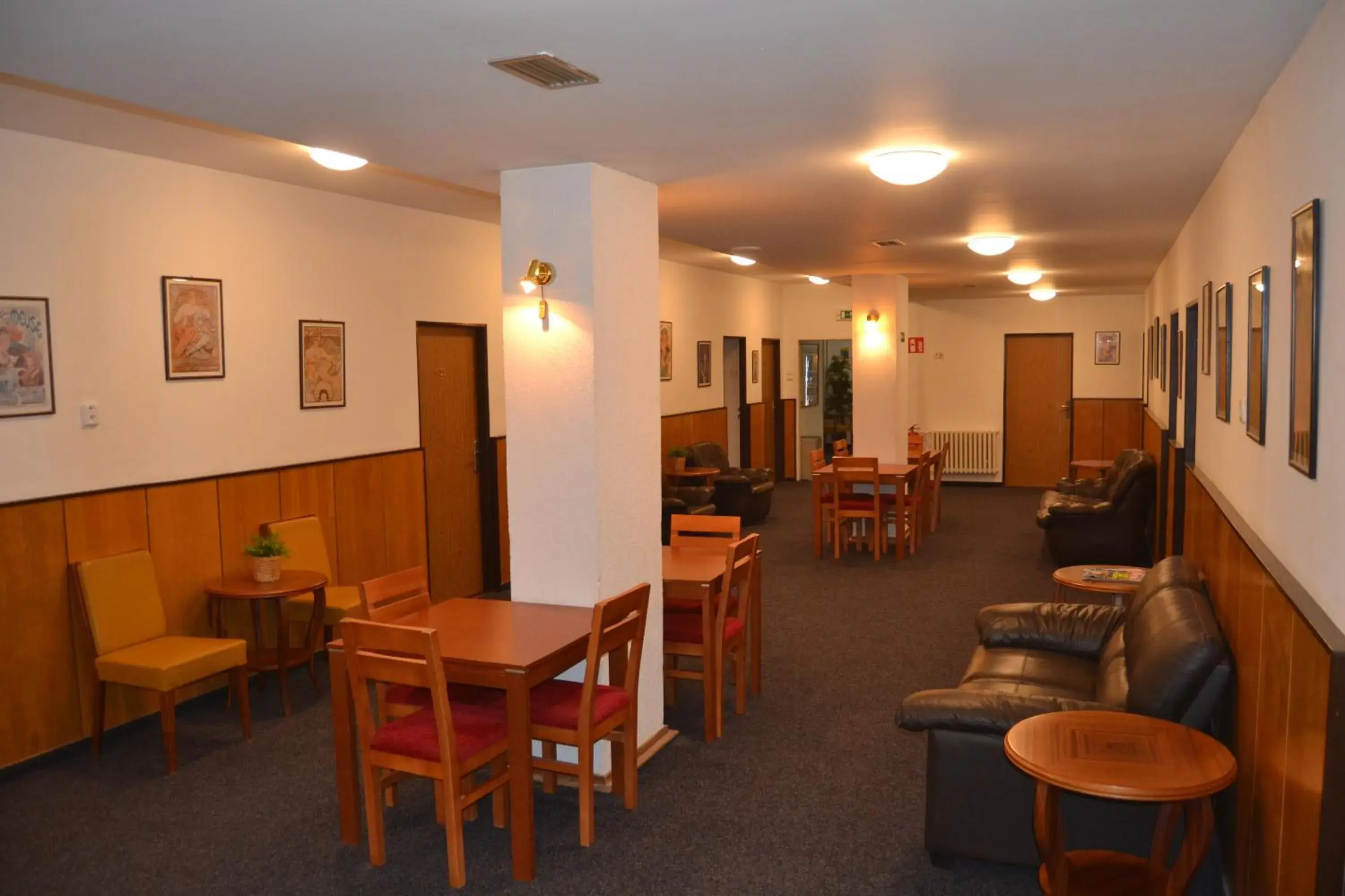 Lobby or reception, Restaurant/Places to Eat in Hotel Bohemians