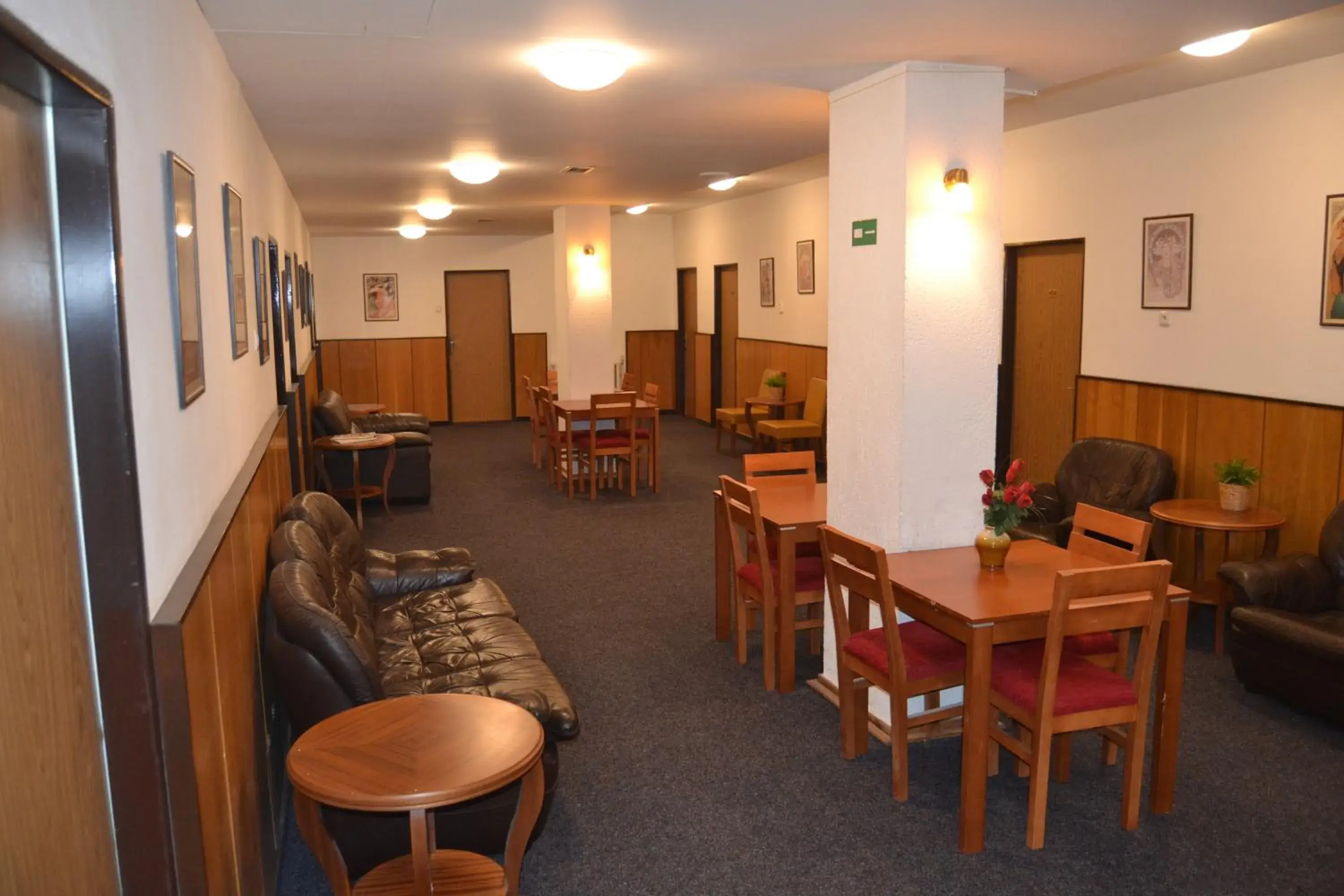 Lobby or reception, Restaurant/Places to Eat in Hotel Bohemians