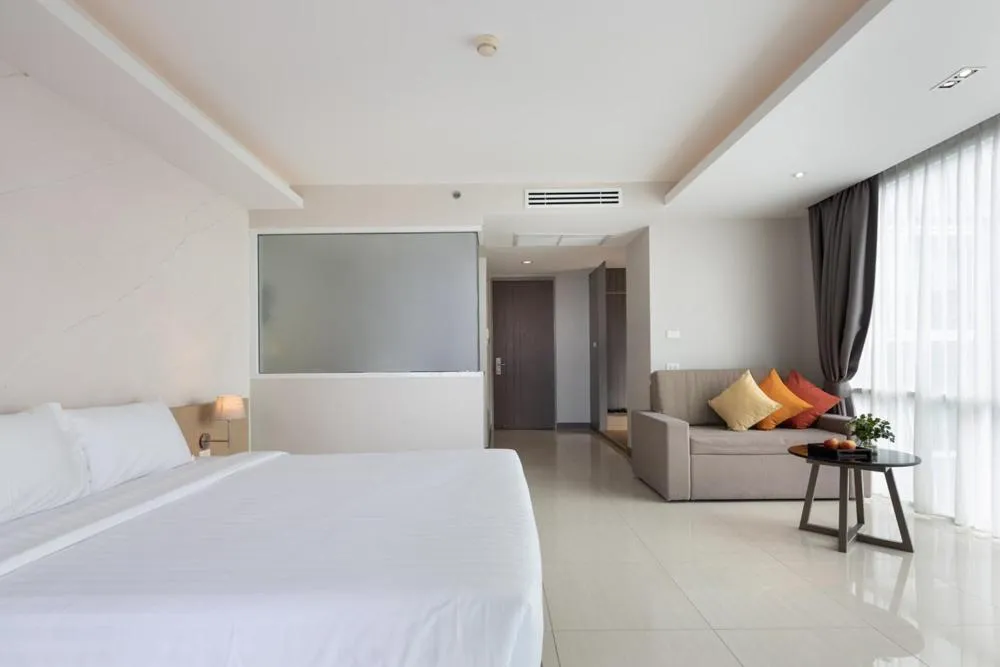 Bed in Prima Hotel Pattaya