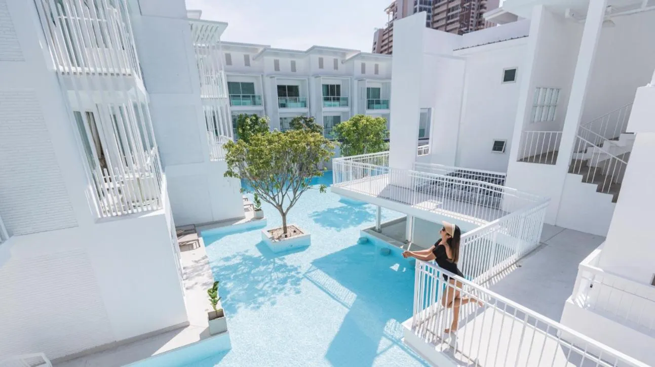 Swimming pool in Prima Hotel Pattaya