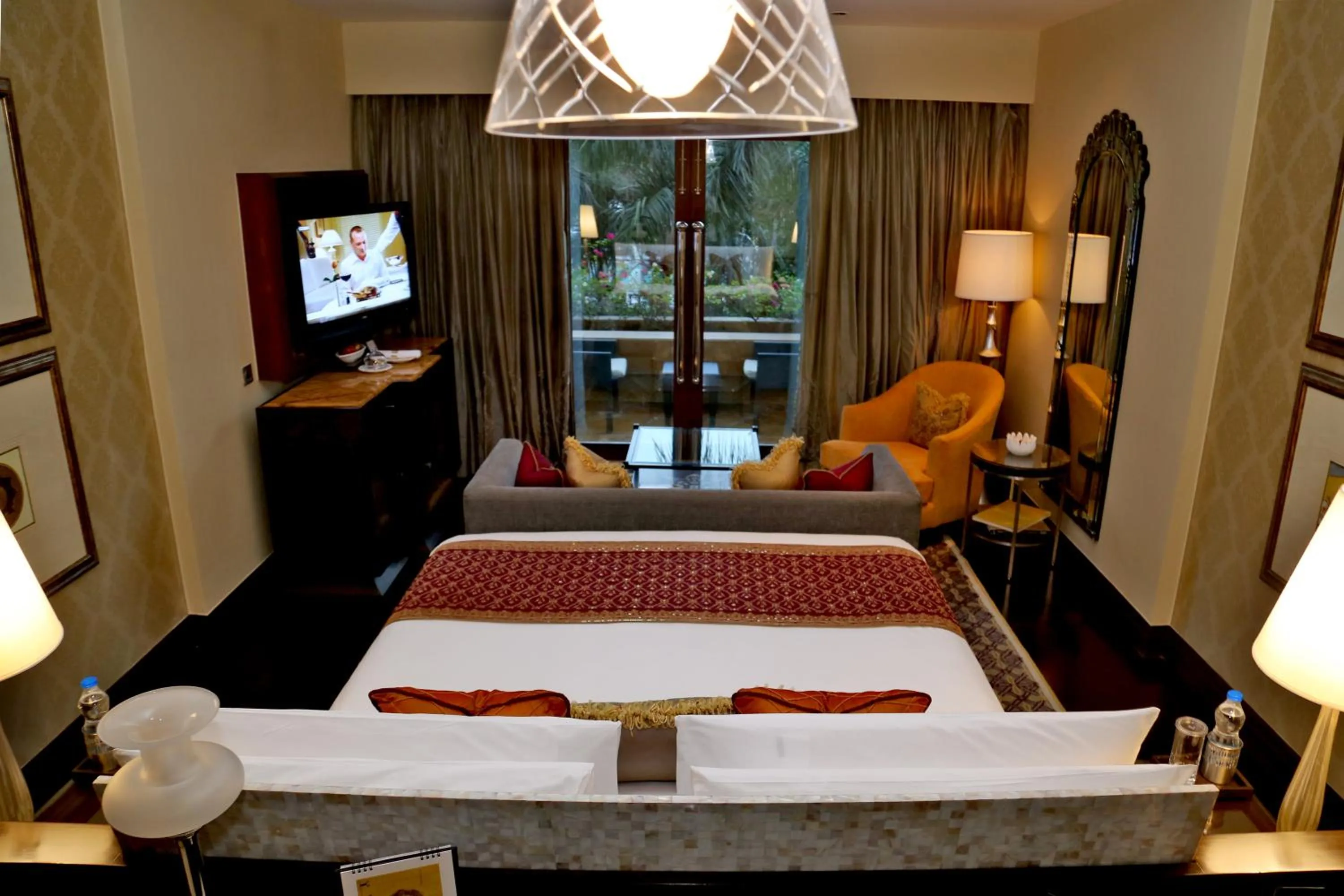 Photo of the whole room, Bed in The Leela Palace Udaipur