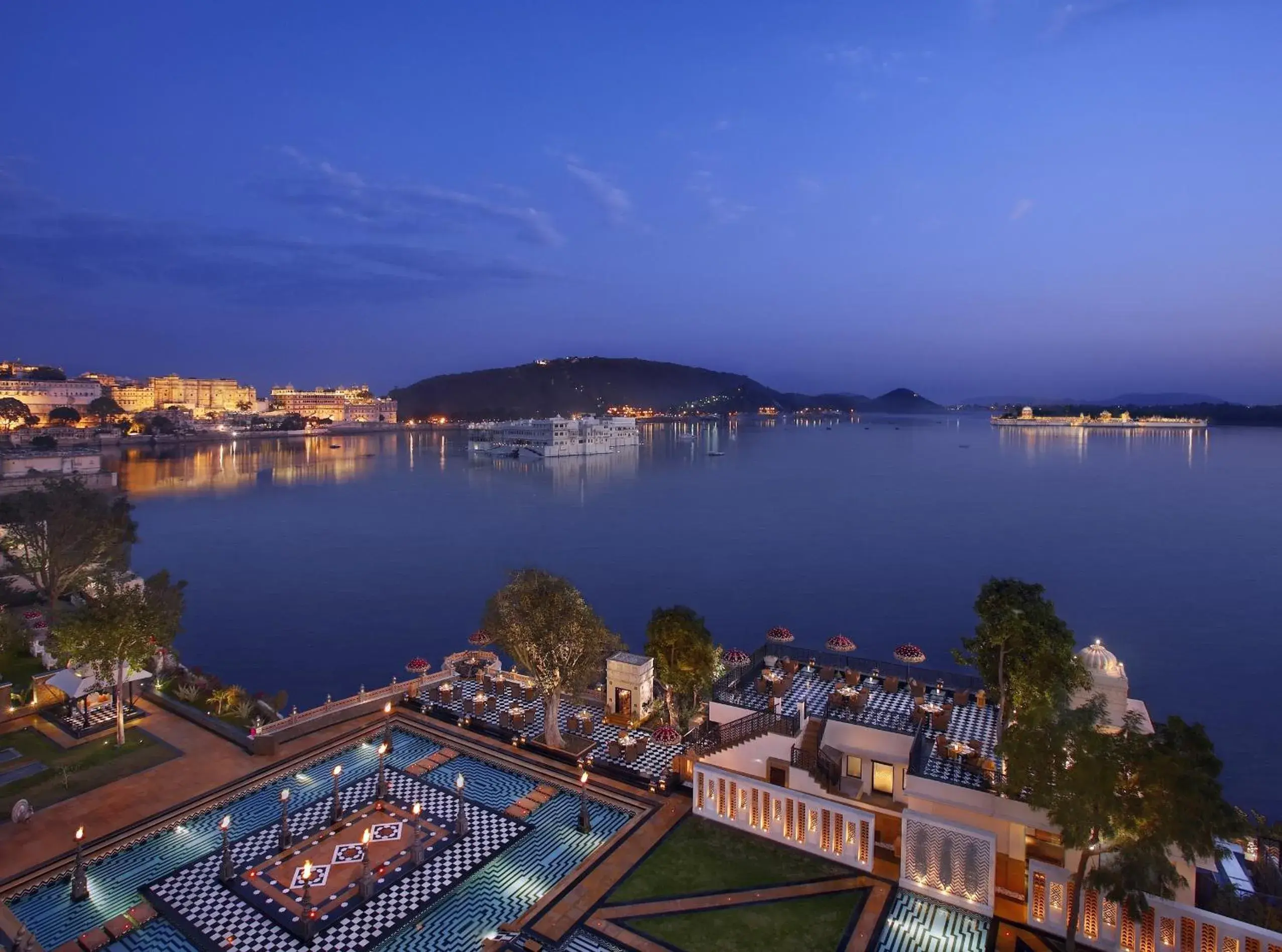Restaurant/places to eat in The Leela Palace Udaipur Restaurant/places to eat in The Leela Palace Udaipur