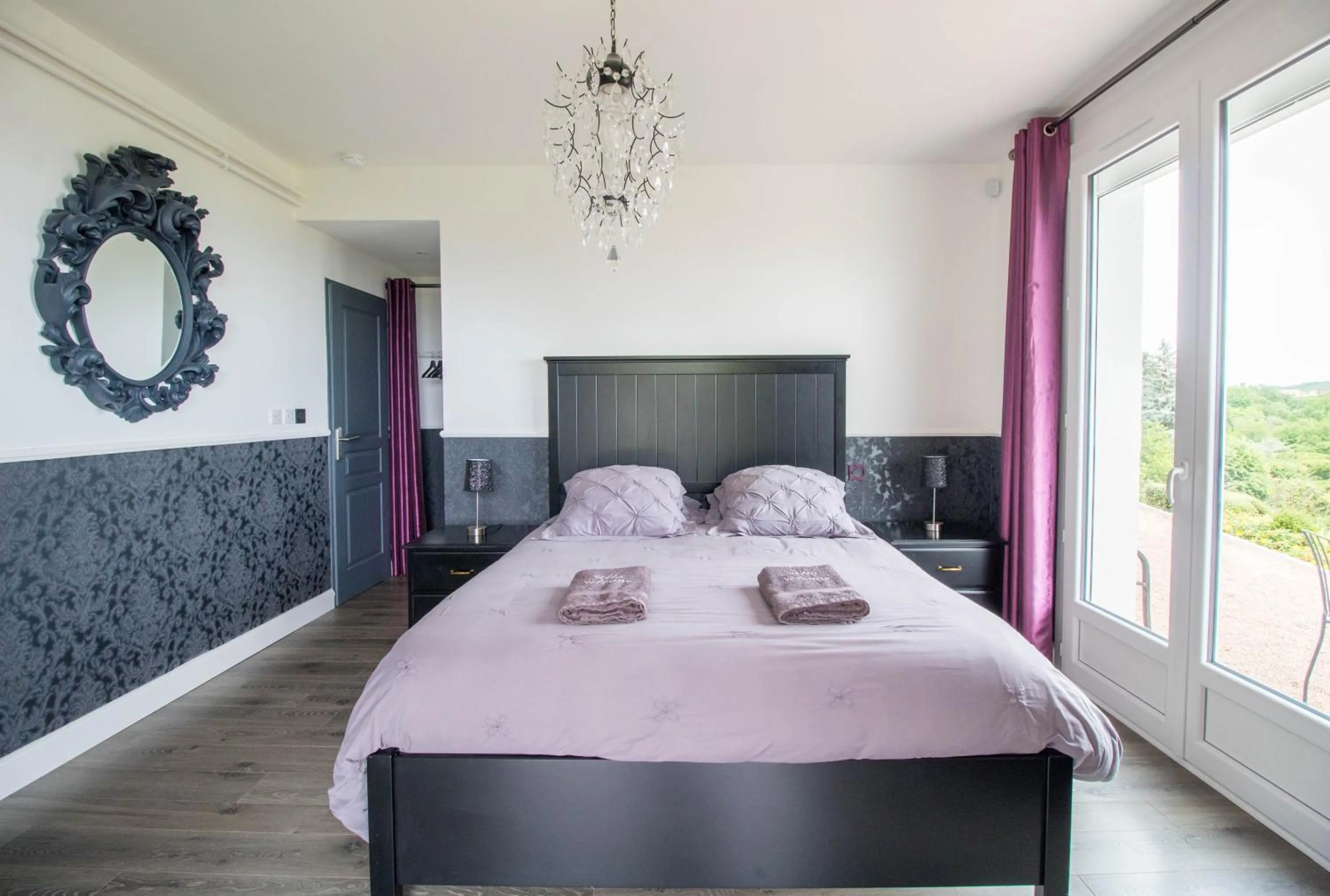 Photo of the whole room in Chambres d'hôtes Villa Volcano