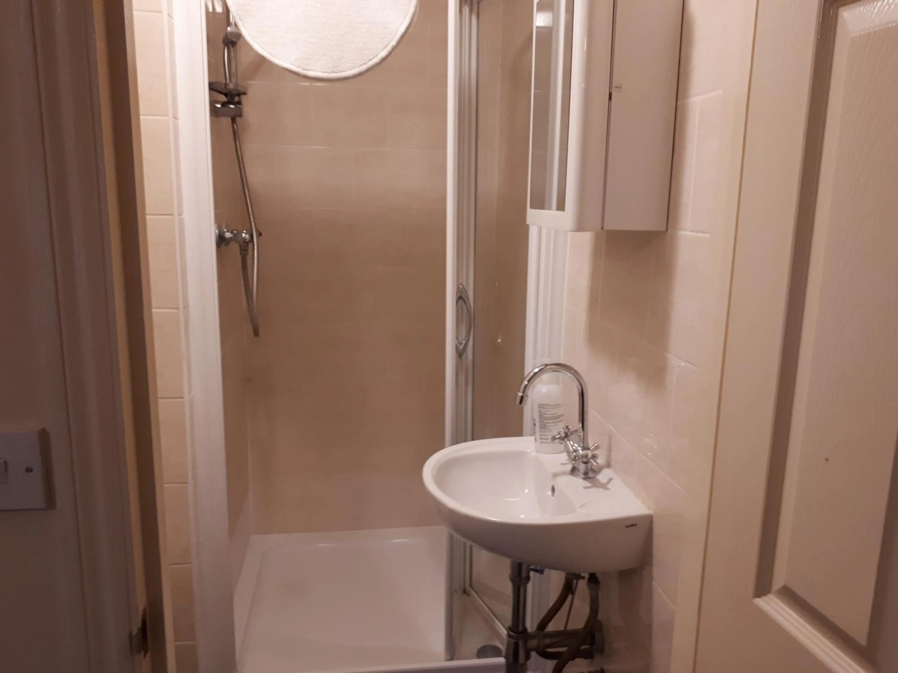 Shower in Shamrock Guest House